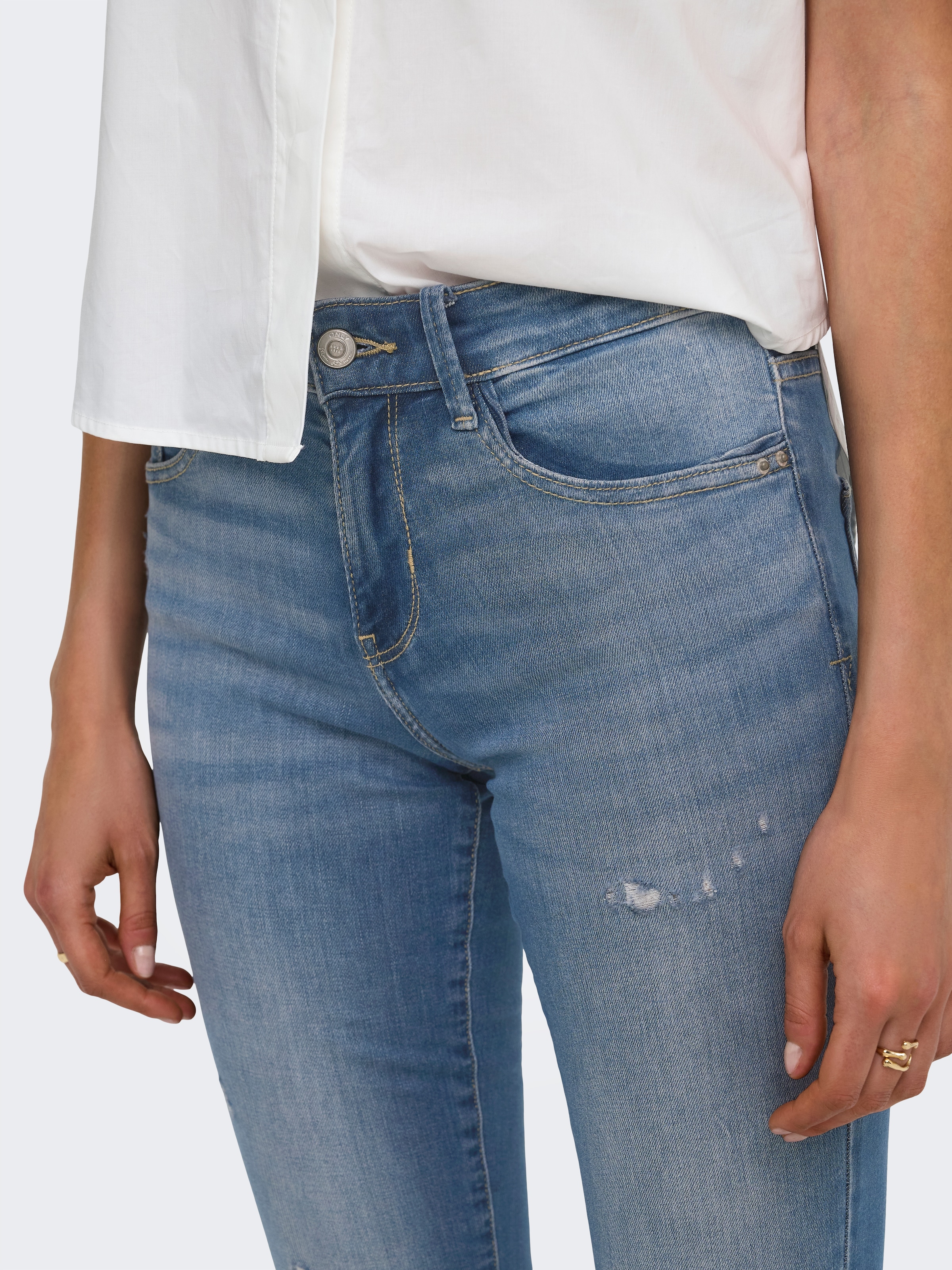 ONLY Jeans skinny »ONLBLUSH MW SK DET DES BACK EMB DNM« Mélange de coton, détails déchirés, broderie sur la poche arrière