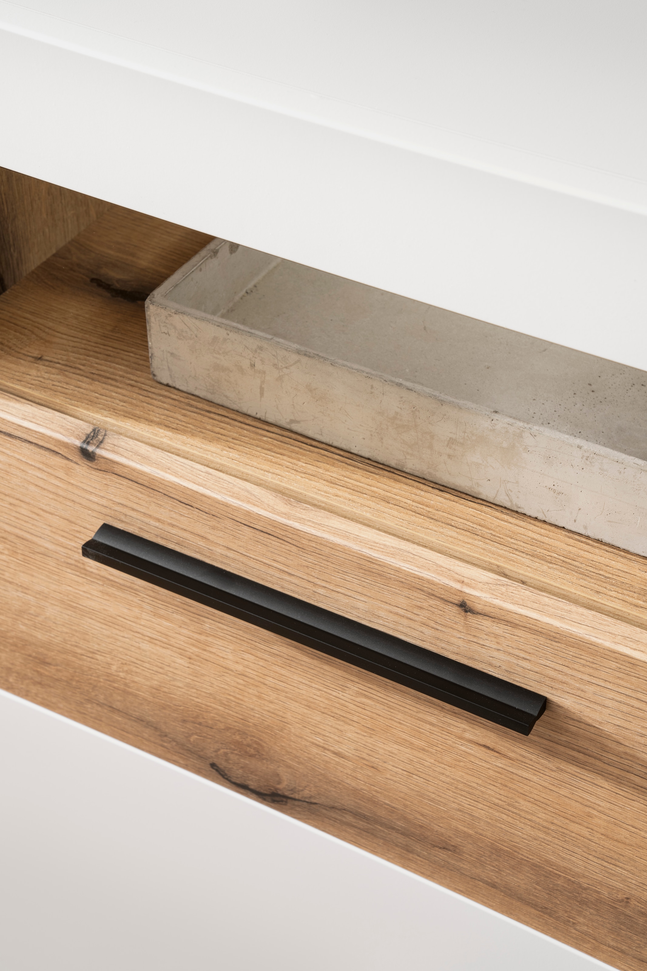 INOSIGN Sideboard »Salerno, moderner Schrank, Highboard in Weiss mit Eiche Evoke Dekor«, Metallgriffe, ausreichend Stauraum, vielseitig einsetzbar, 205cm breit