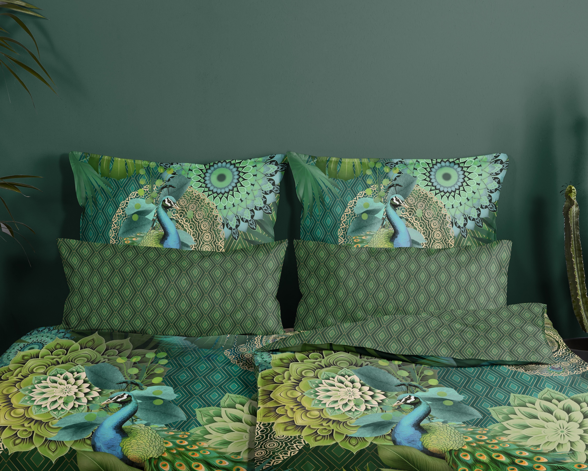 hip Wendebettwäsche »Agatha«, Mako-Satin, Reissverschluss, Wendeoptik, Mandala, Pfau, Grün
