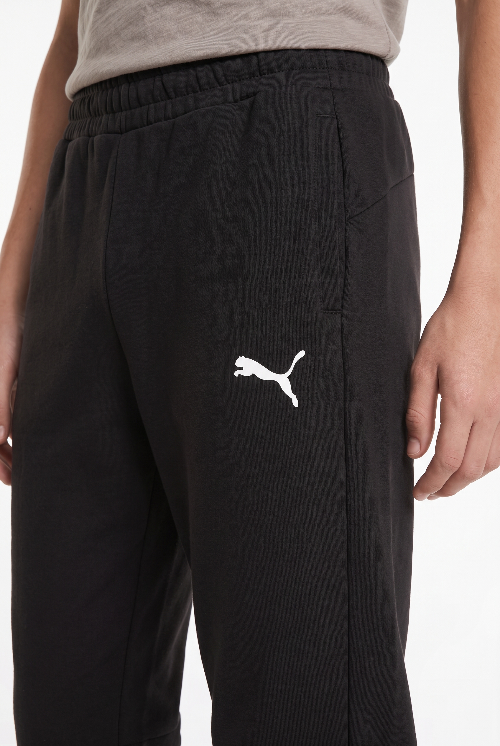 PUMA Pantalon de survêtement »TEAMGOAL CASUALS PANTS JR«  pour mode sportive, design moderne