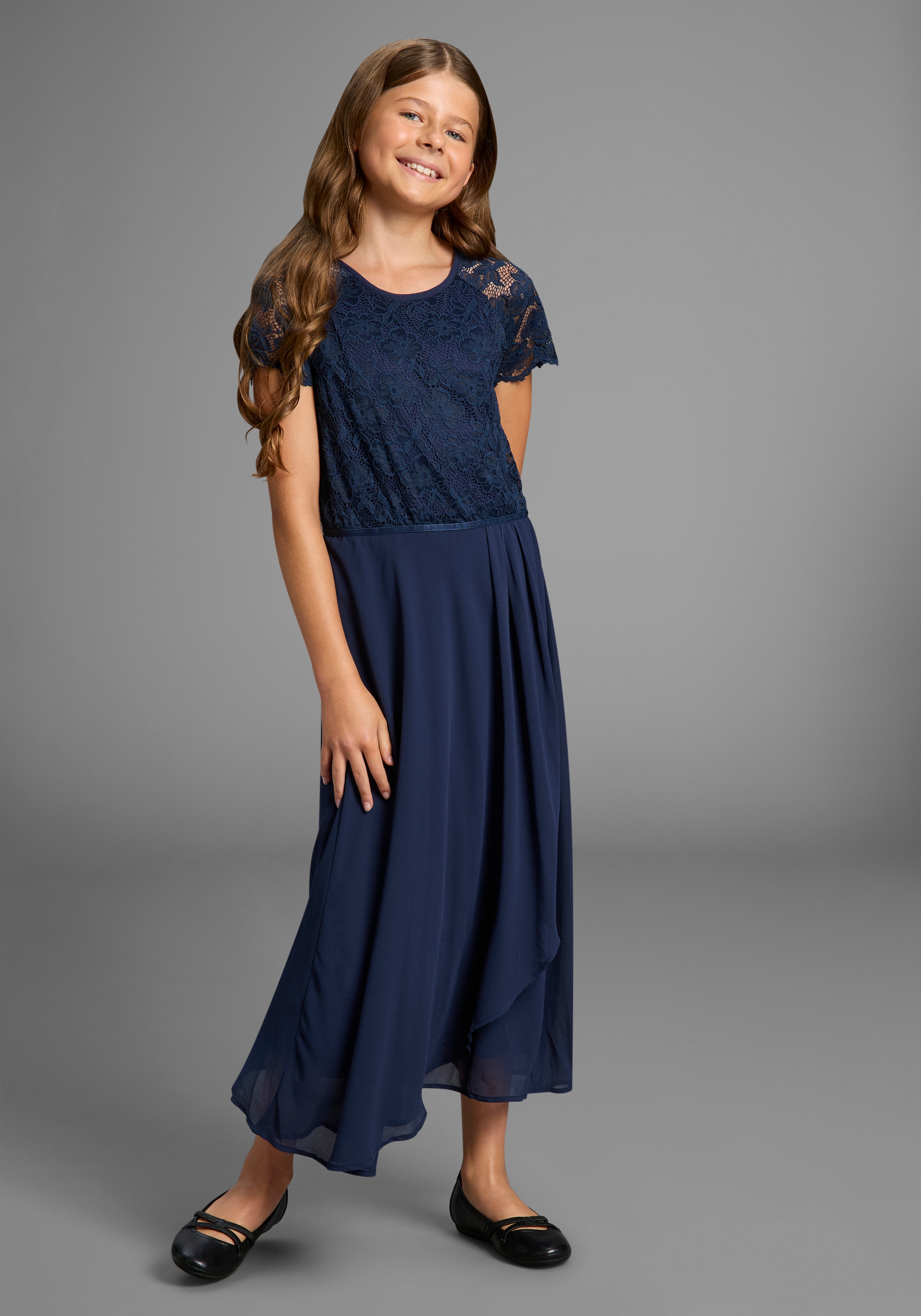 KIDSWORLD Robe en jersey »Festliches Kleid mit Spitze« Robe élégante avec dentelle et chiffon