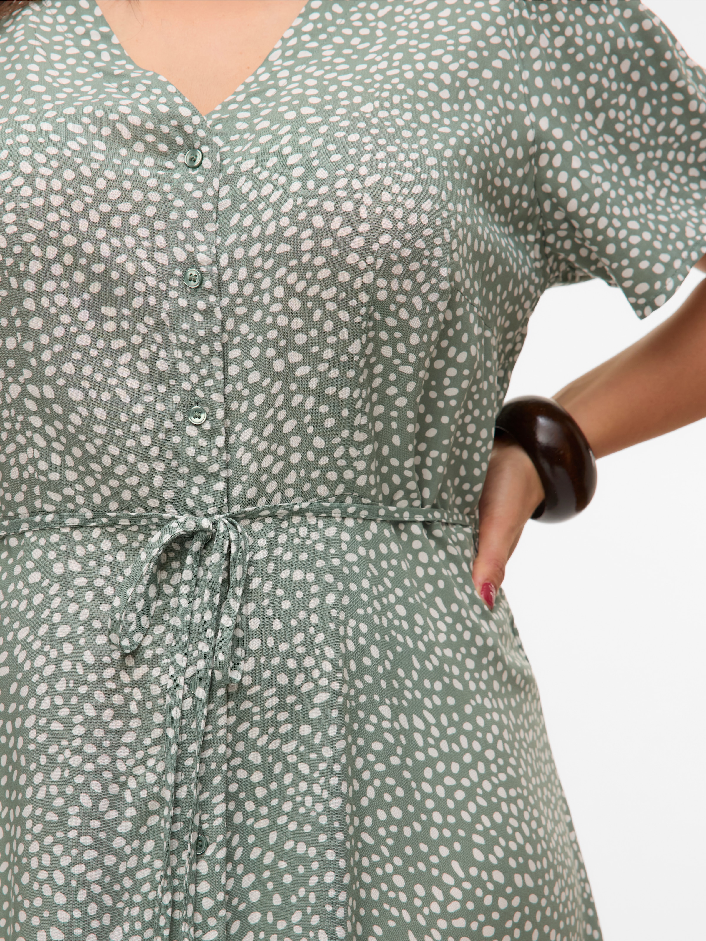 Vero Moda Curve Mini-robe »VMCALBA SS SHORT DRESS WVN NOOS CUR« Viscose, coupe régulière