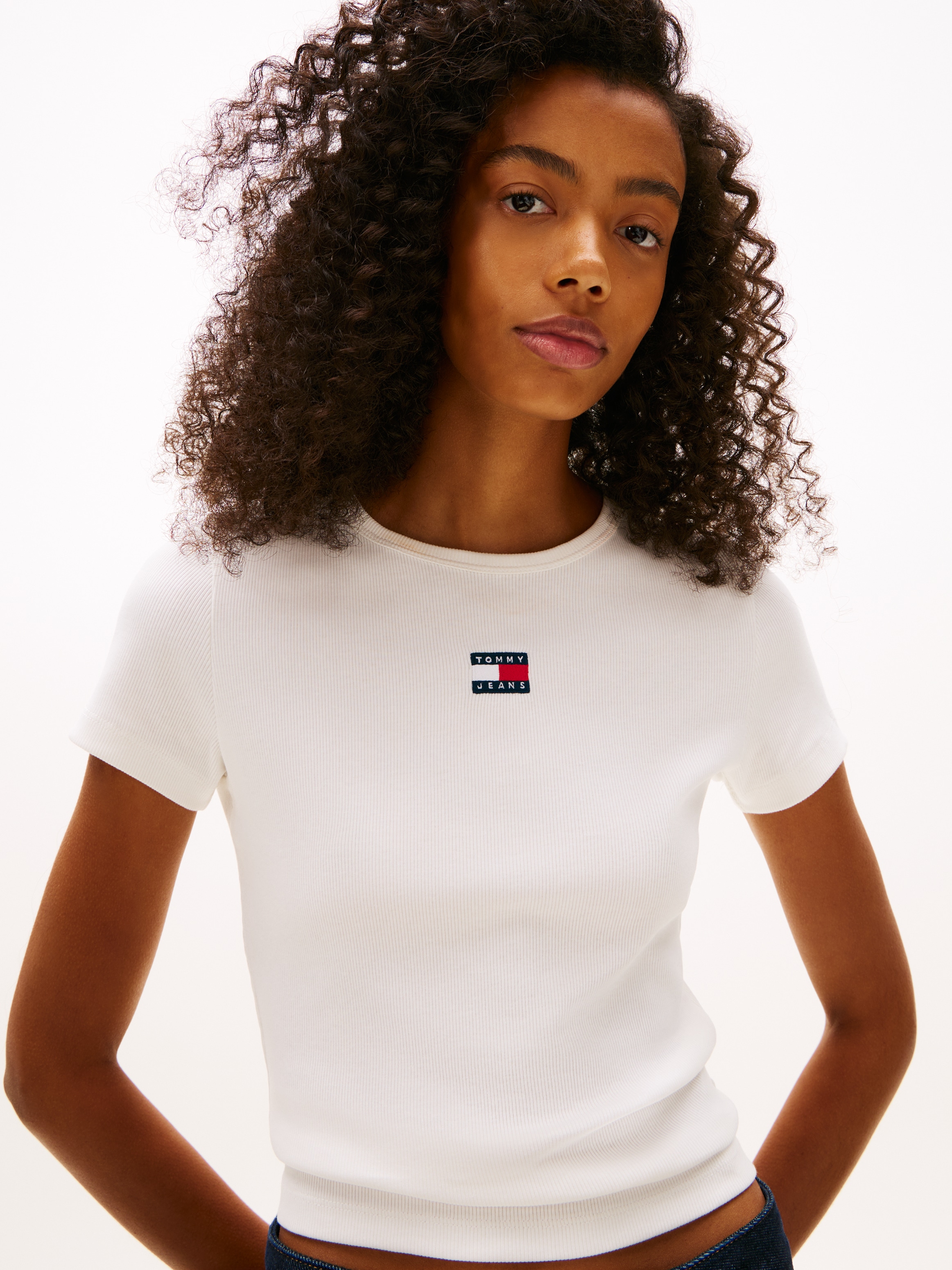Tommy Jeans Kurzarmshirt »TJW SLIM BADGE RIB TEE« mit gerippter Struktur