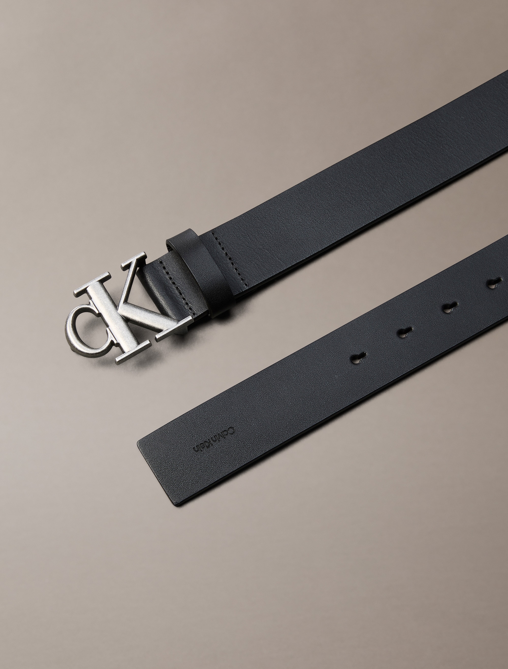 Calvin Klein Ceinture en cuir »CK BUCKLE SMOOTH 35MM« Grössenverstellbar mit Metallschliesse