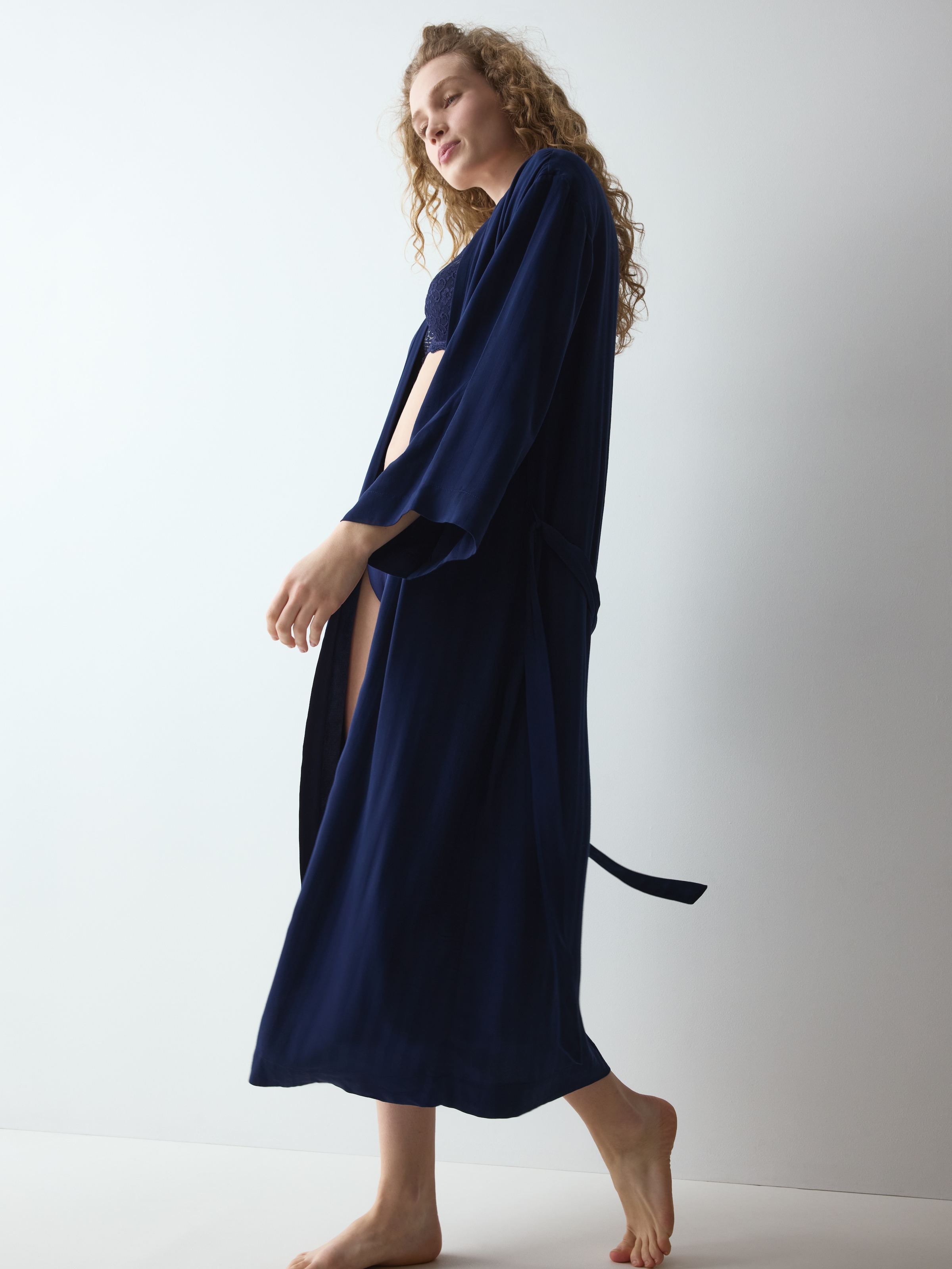 Triumph Morgenmantel »Amourette Jacquard Long Robe« elegant und weich