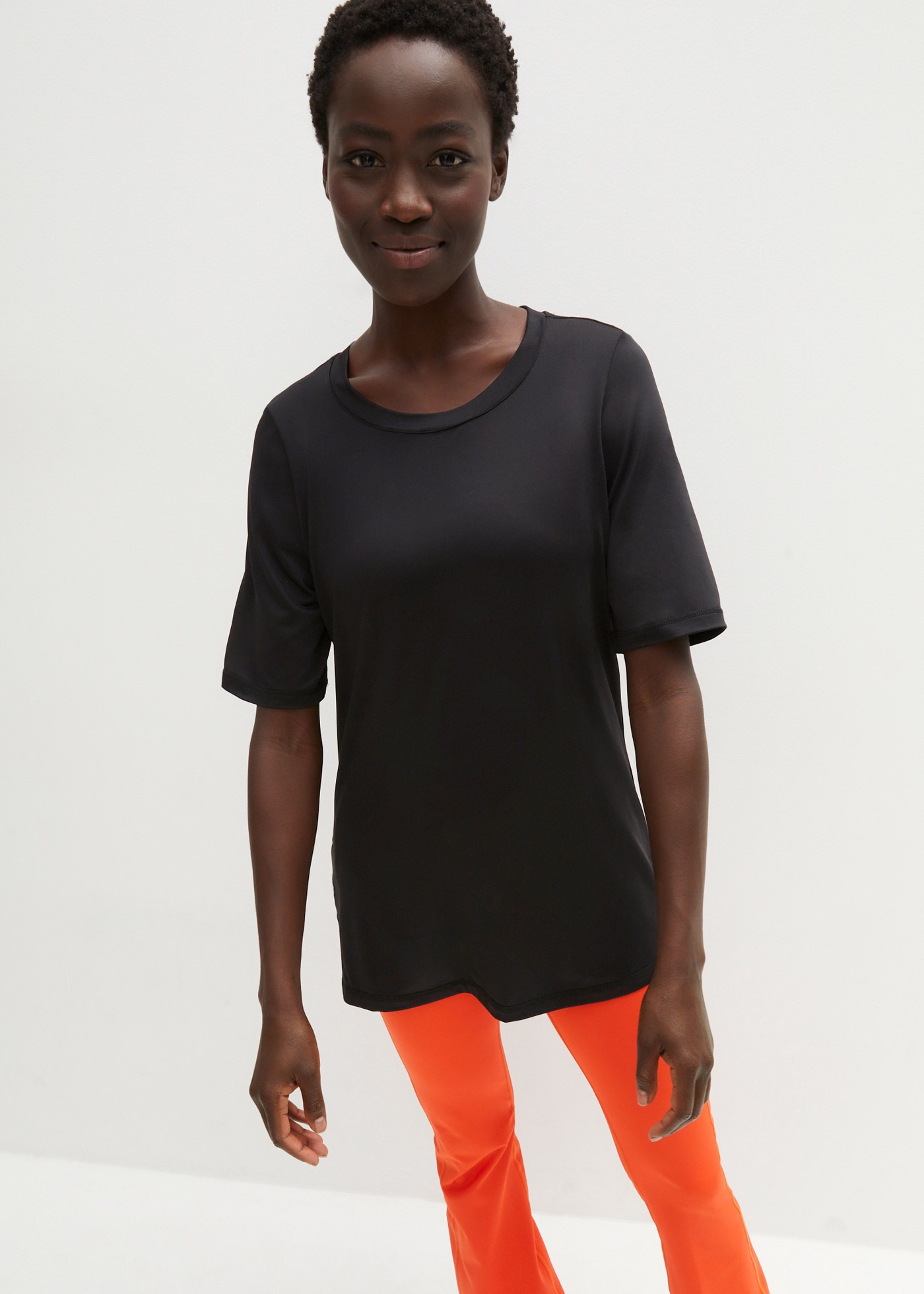 Image of bonprix T-Shirt bequeme Passform, Halbarm, sportlicher Stil, mit Mesheinsatz im Rücken