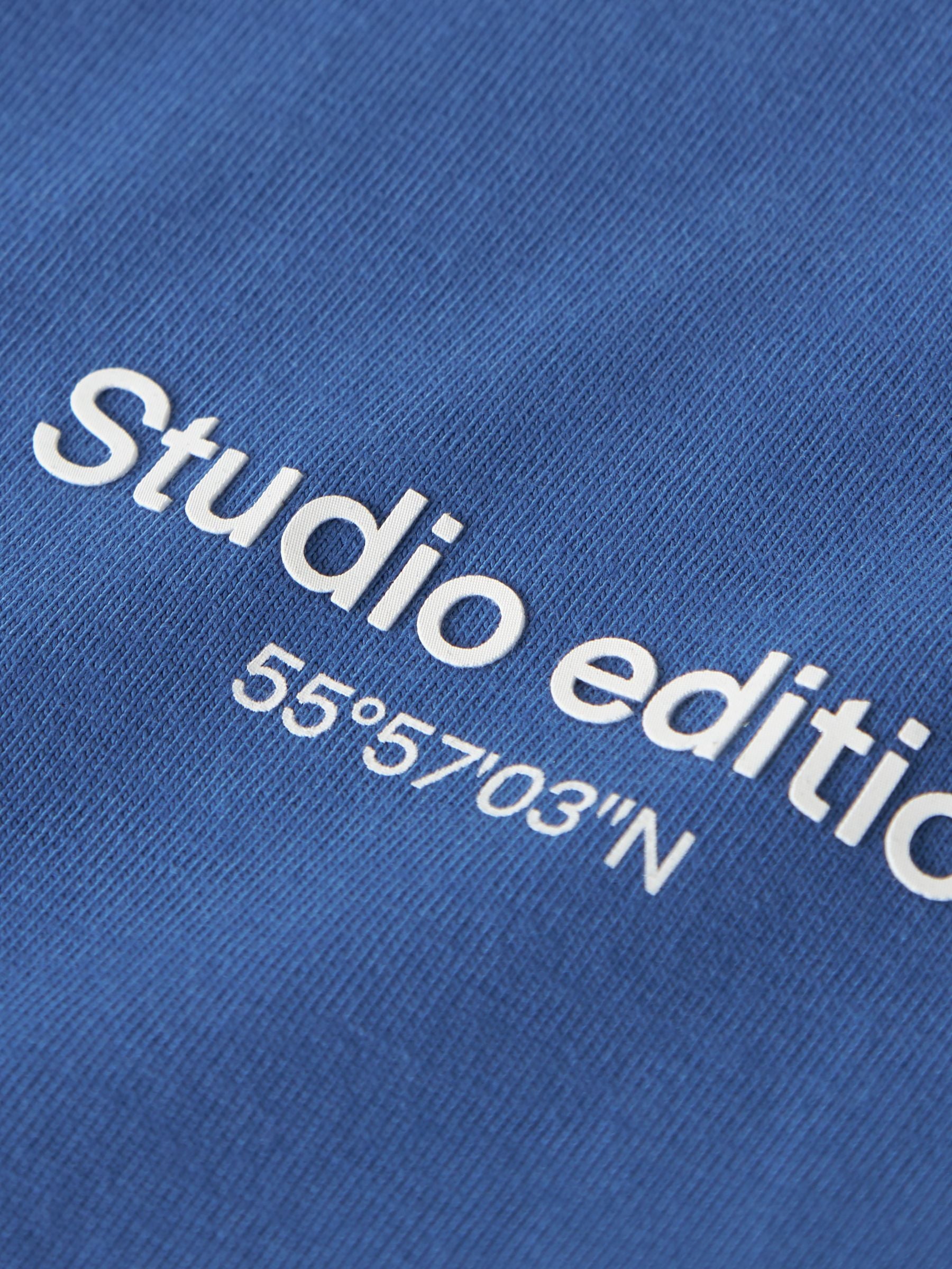 Name It T-shirt »NKMBRODY SS NREG TOP NOOS« mit dezentem 3D-Frontmotiv