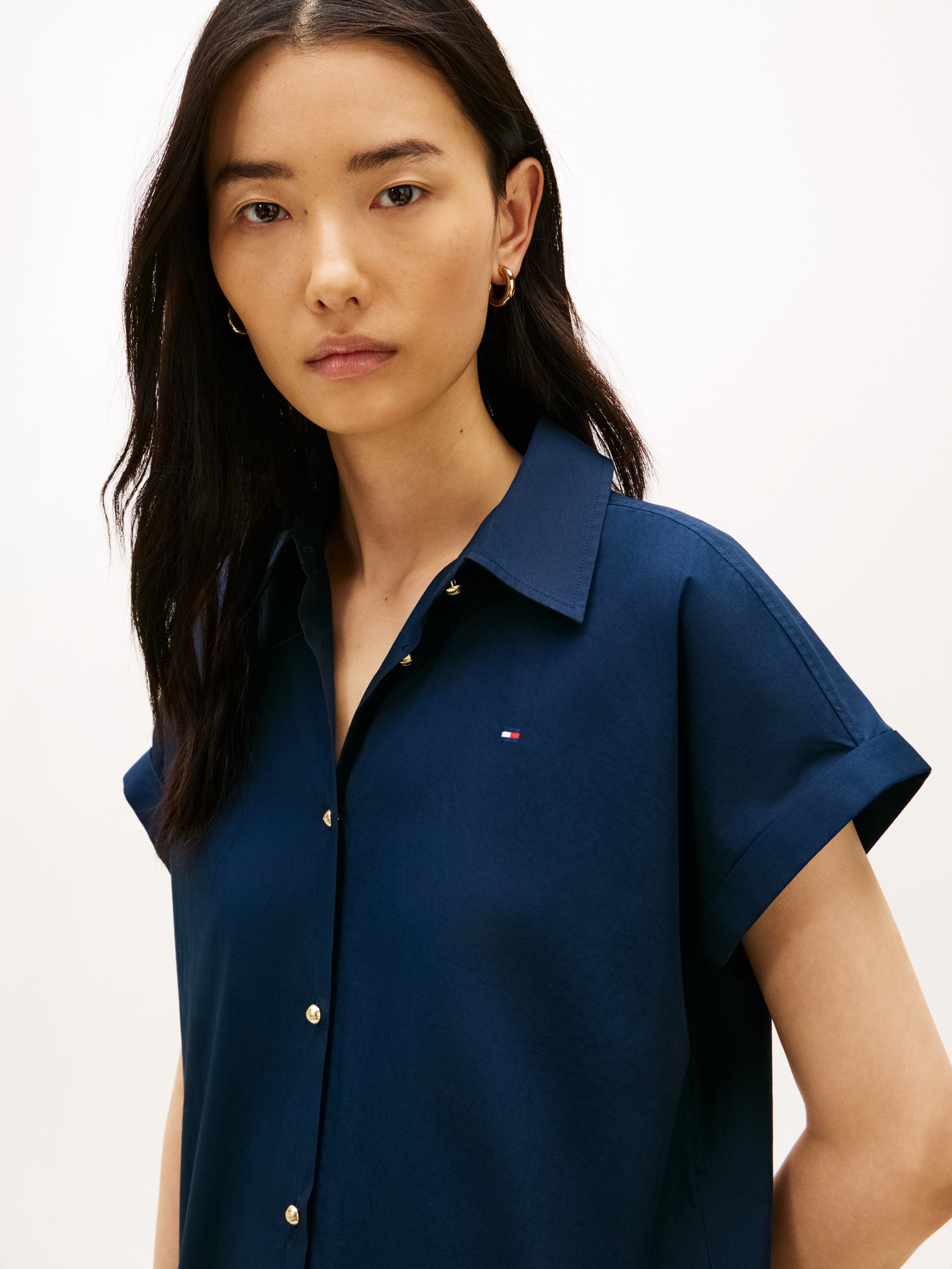 Tommy Hilfiger Shirtkleid »POPLIN PLEATED SHORT SS DRESS« mit Logo-Stickerei