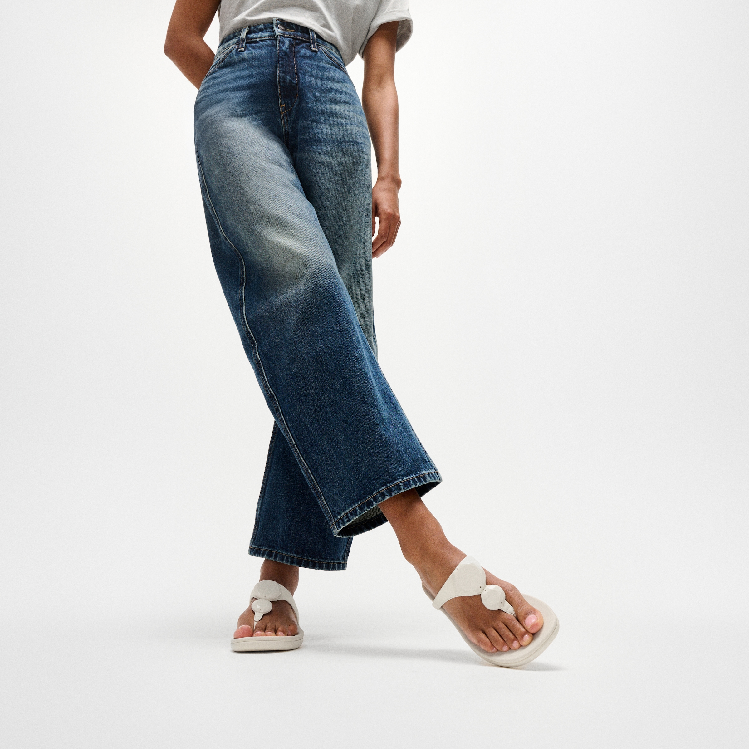 Fitflop Séparateur d'orteils »SOLAY GLOSSY-DISC TOE-POST SANDALS«  Dianette, chaussure d'été avec détail métallique