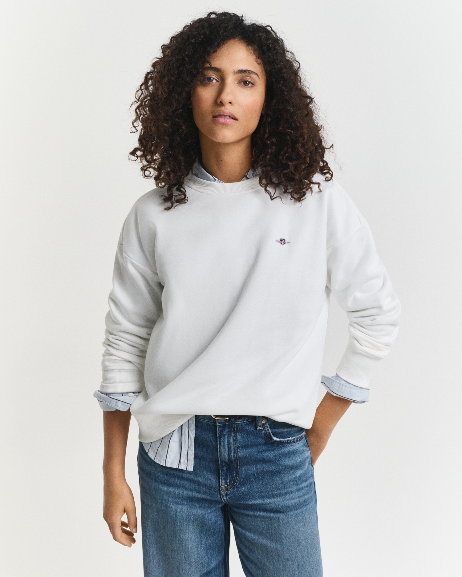 Gant Sweatshirt »SHIELD C-NECK SWEAT«, Grafische GANT-Stickerei auf der Brust
