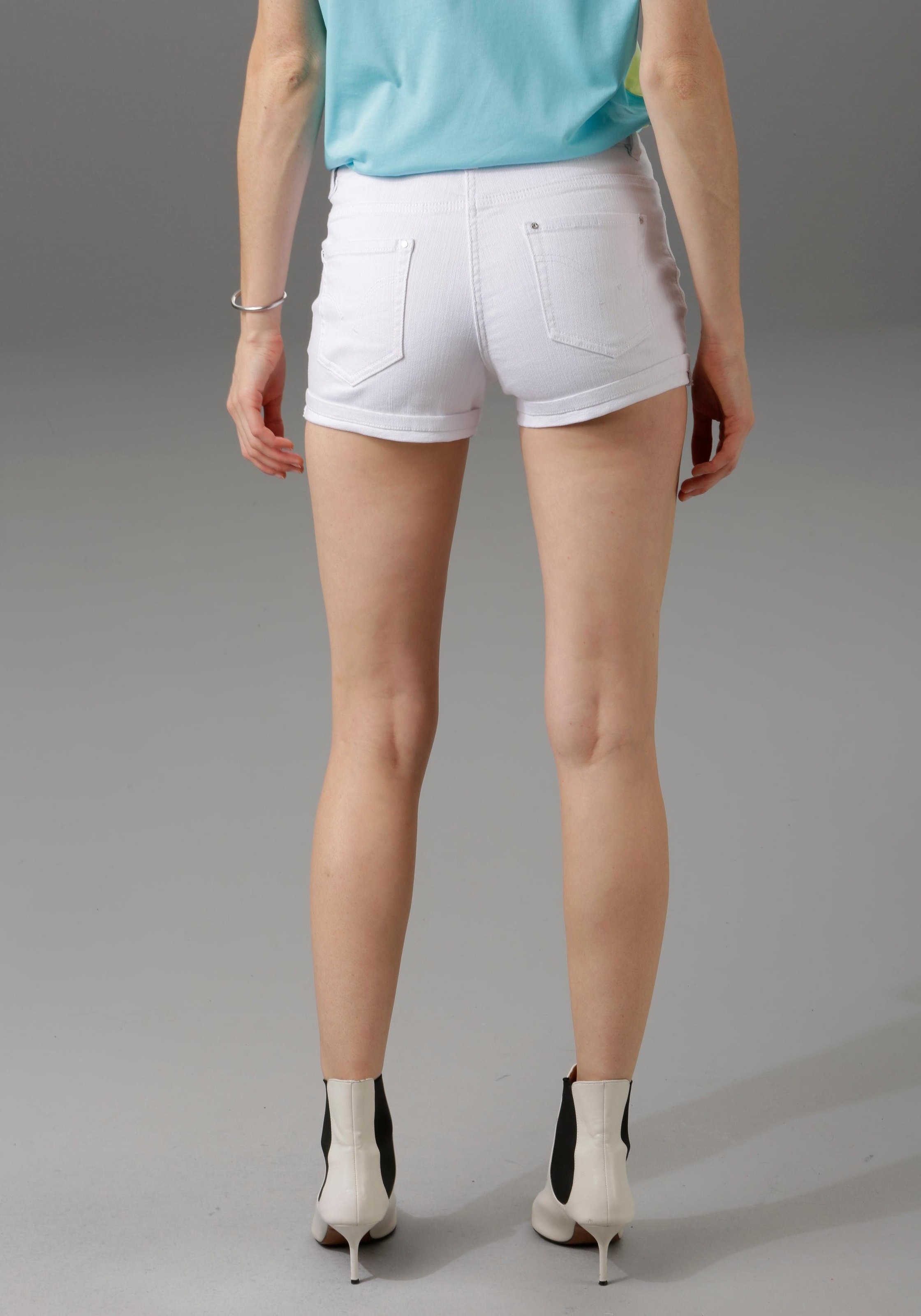 Image of Aniston CASUAL Shorts, in pastelliger Farbpalette bei Ackermann Versand Schweiz