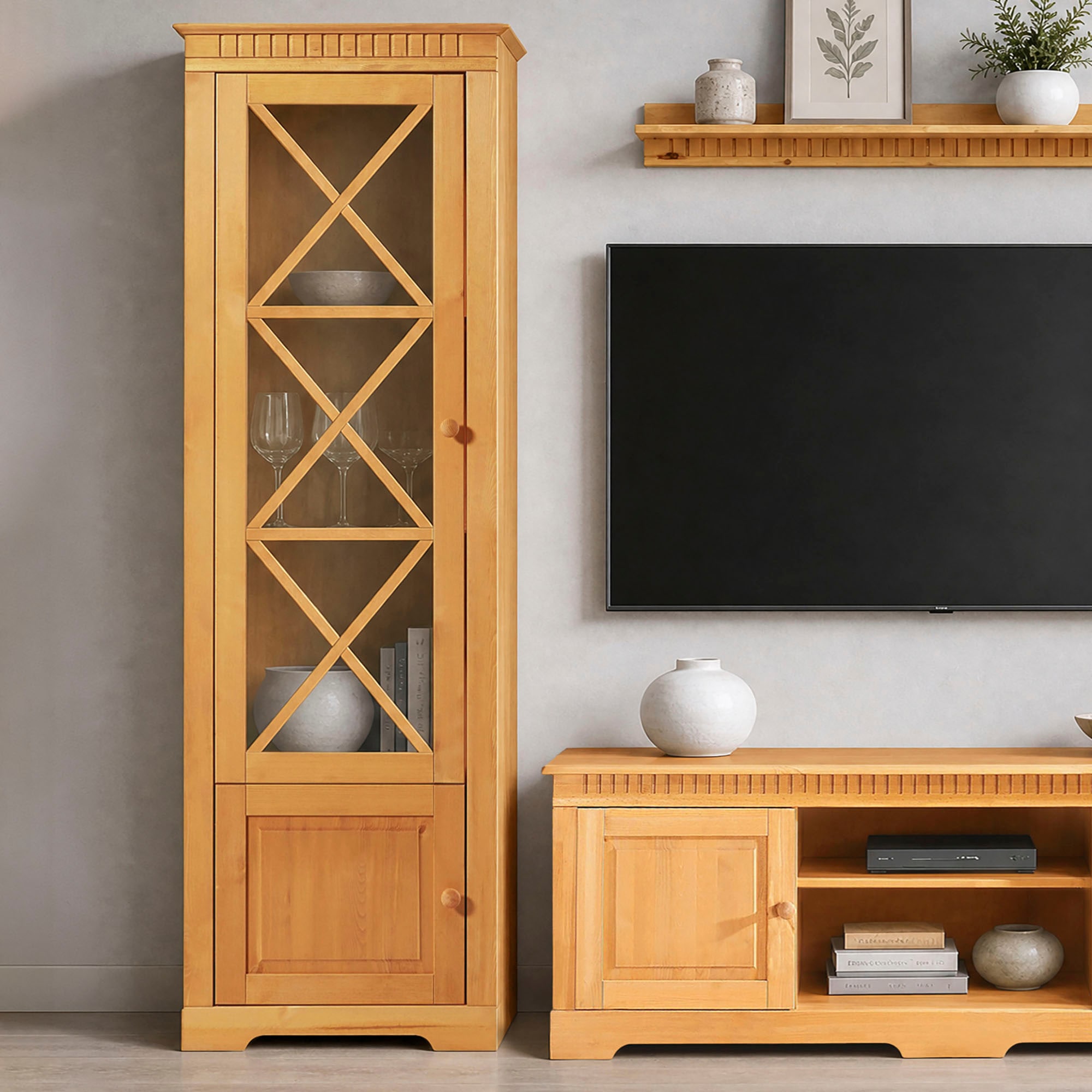 GOODproduct Vitrine »Lisa« aus schönem massivem Kiefernholz, mit einer schönen Glastürfront