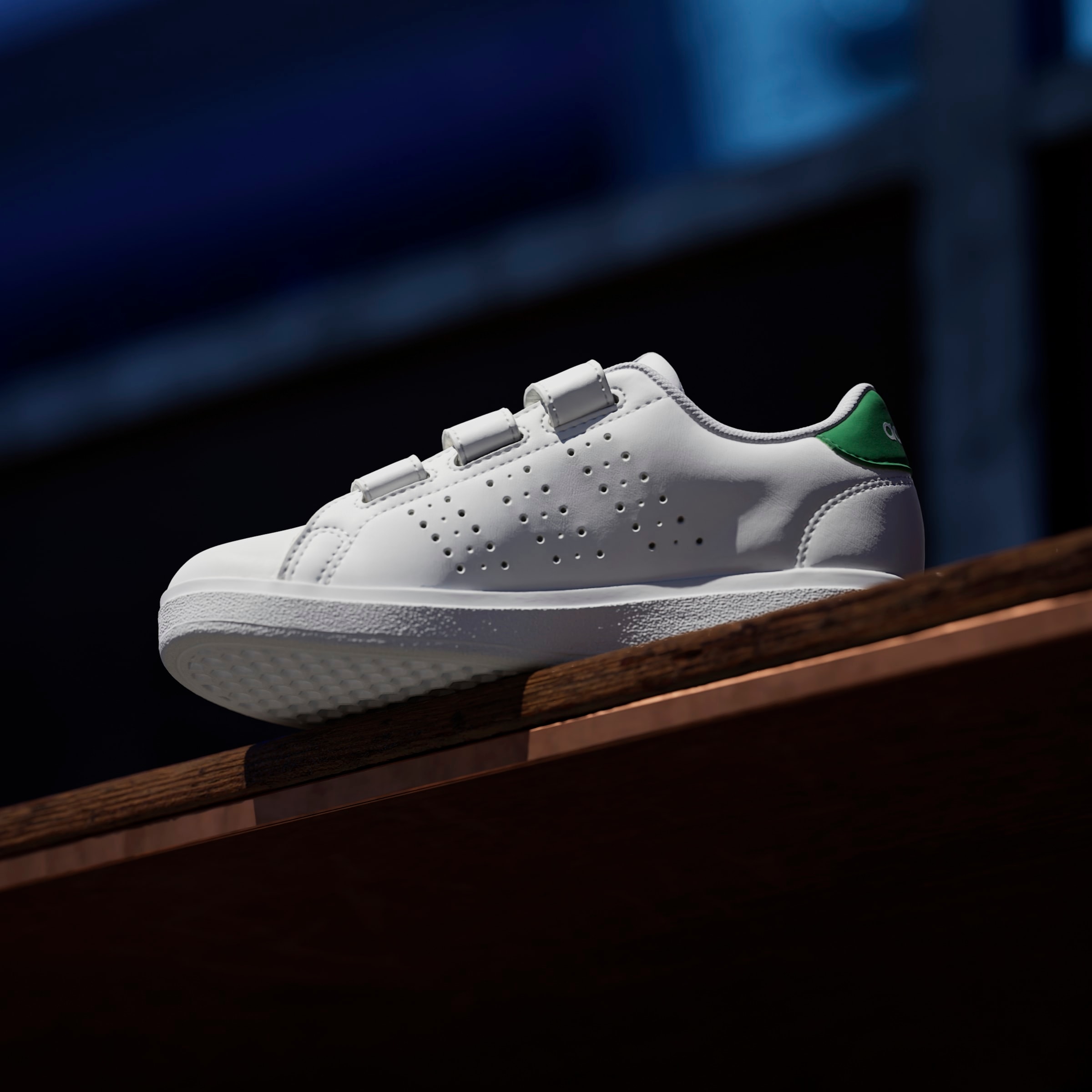 adidas Sportswear Chaussures à scratch »ADVANTAGE BASE 2.0 KIDS«  Design auf den Spuren des adidas Stan Smith, für Kinder & Jugendliche