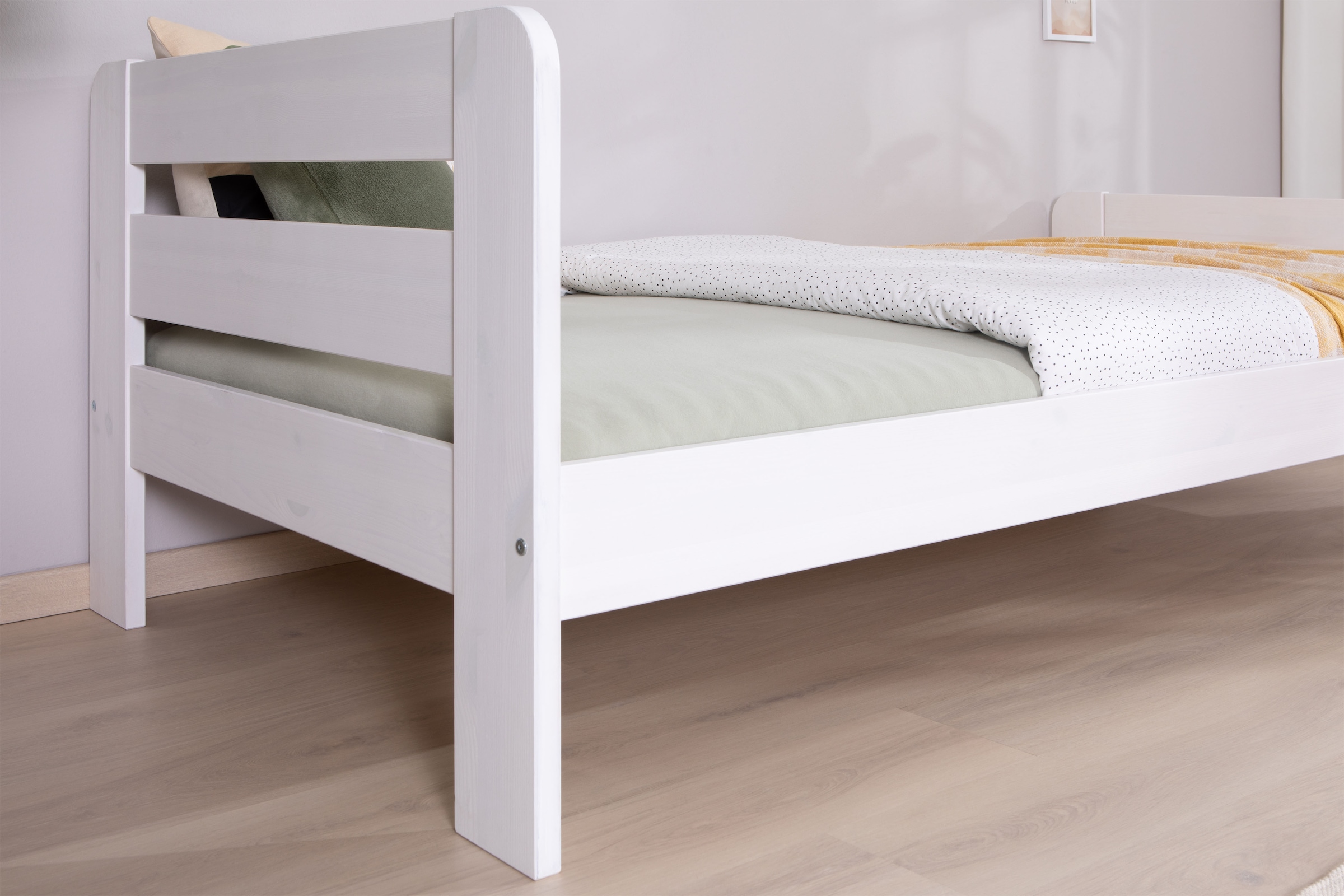 Ticaa Massivholzbett »"Bert", FSC®-zertifiziert (Kiefer), Jugendbett, mit Lattenrost«, (90x200cm, 100x200cm, 140x200cm), ideal für das Kinder- und Jugendzimmer, Massivholz