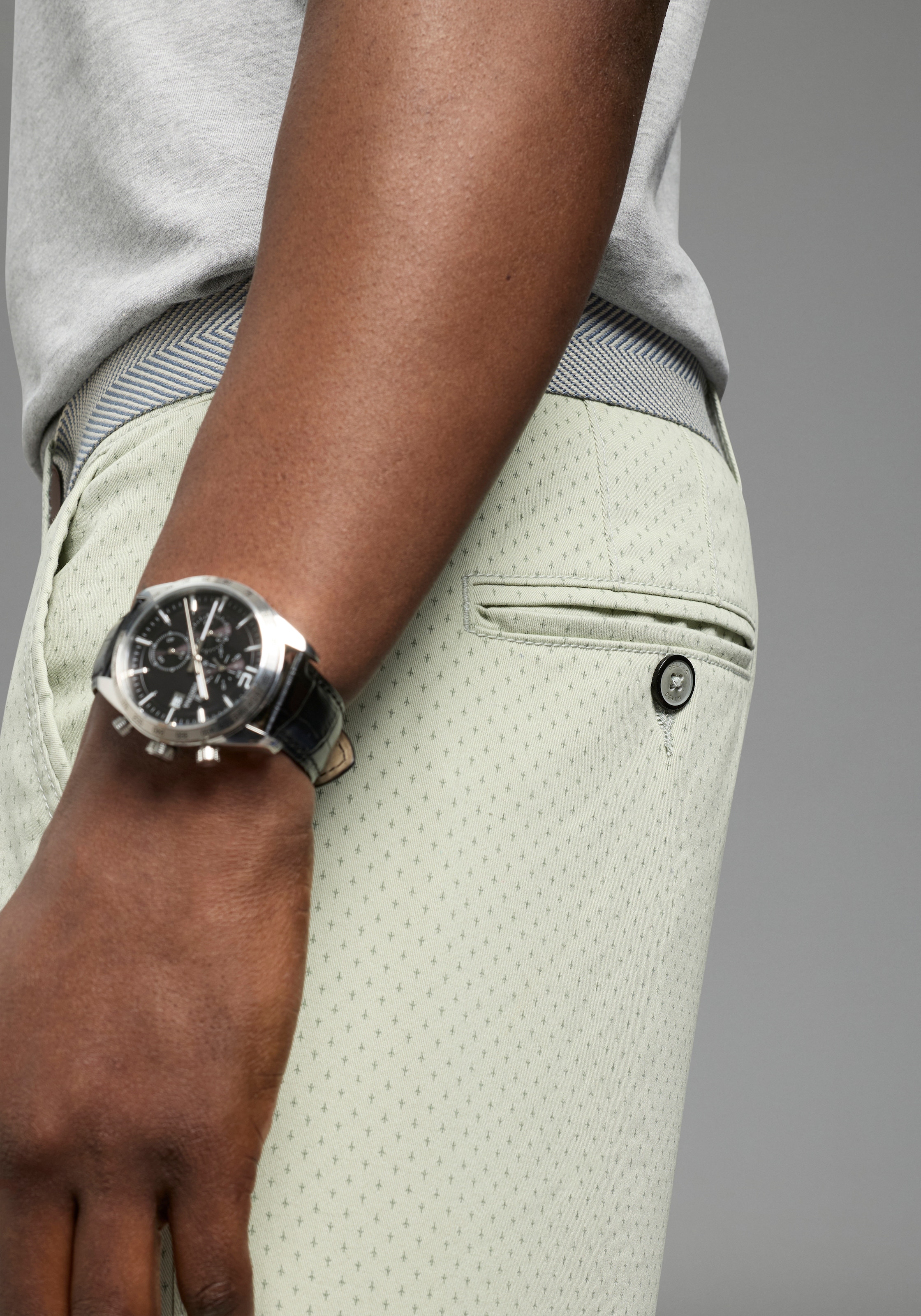 DELMAO Shorts  kniefrei, gerades Bein, mit Eingrifftaschen und Gesässtaschen