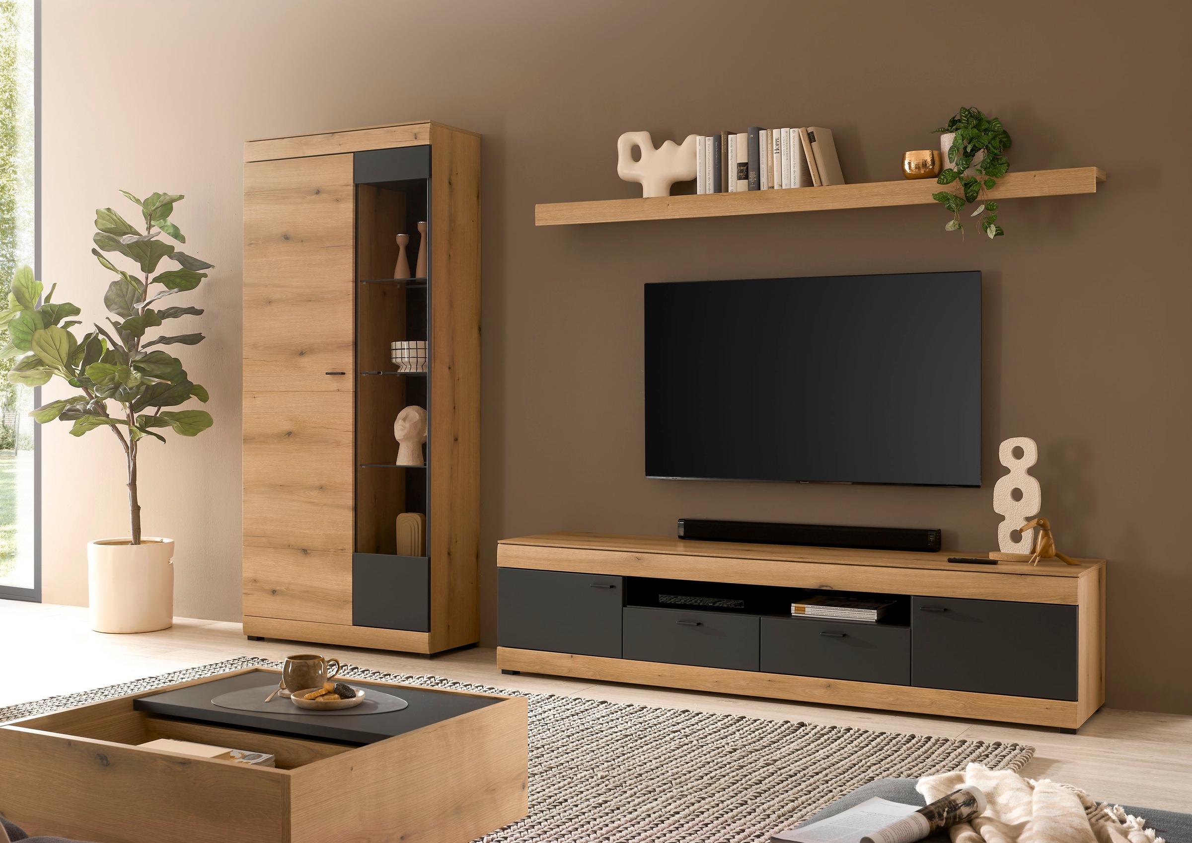 Home affaire Lowboard »Soleto, moderner TV-Schrank, Kommode, TV-Unterschrank« zeitlos, schwarze Griffe aus Metall, ausreichend Stauraum