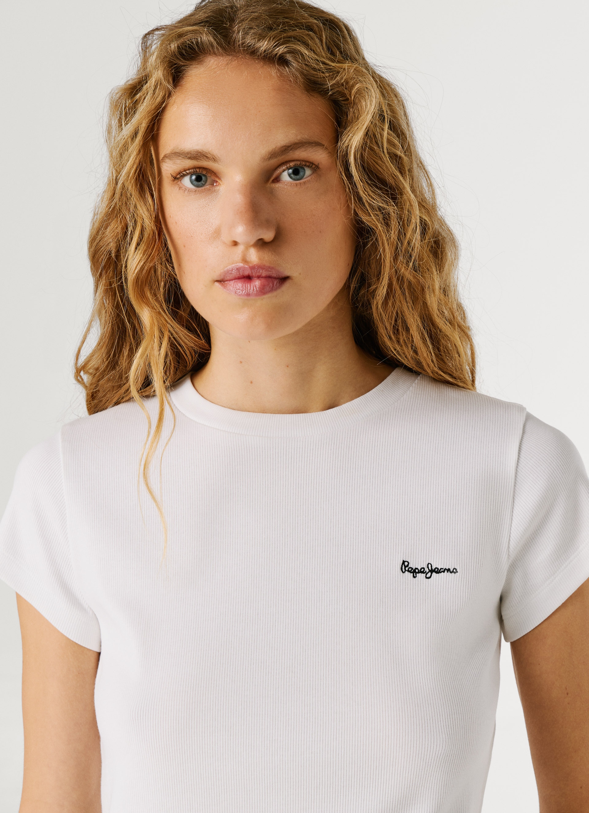 Pepe Jeans T-shirt »MERIDA« aus elastischem Rippstoff, Rundhalsform
