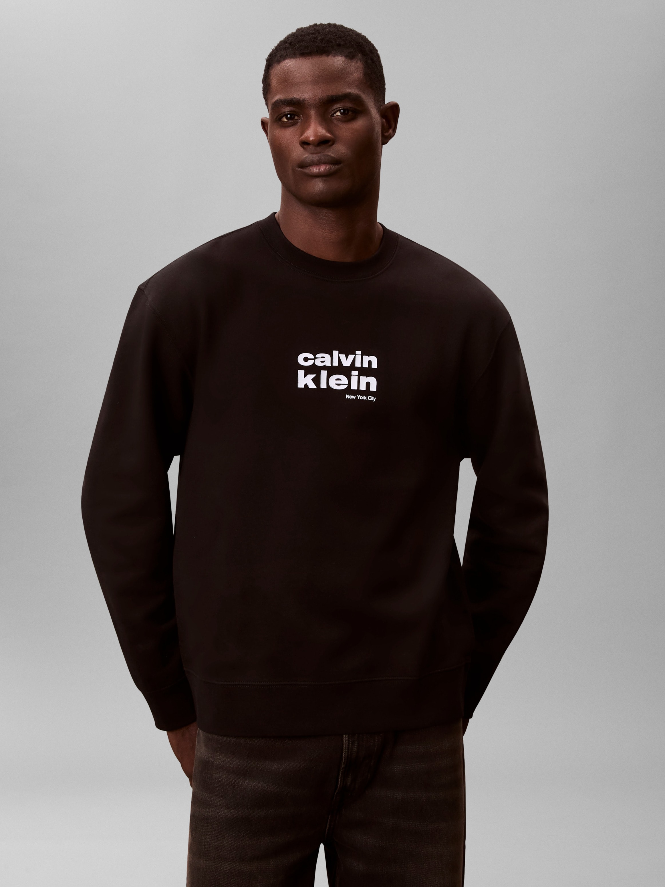 Image of Calvin Klein Sweatshirt "LS 350FLEECE RETRO GRAPHIC CREWN", Regular fit, mit Rundhalsausschnitt