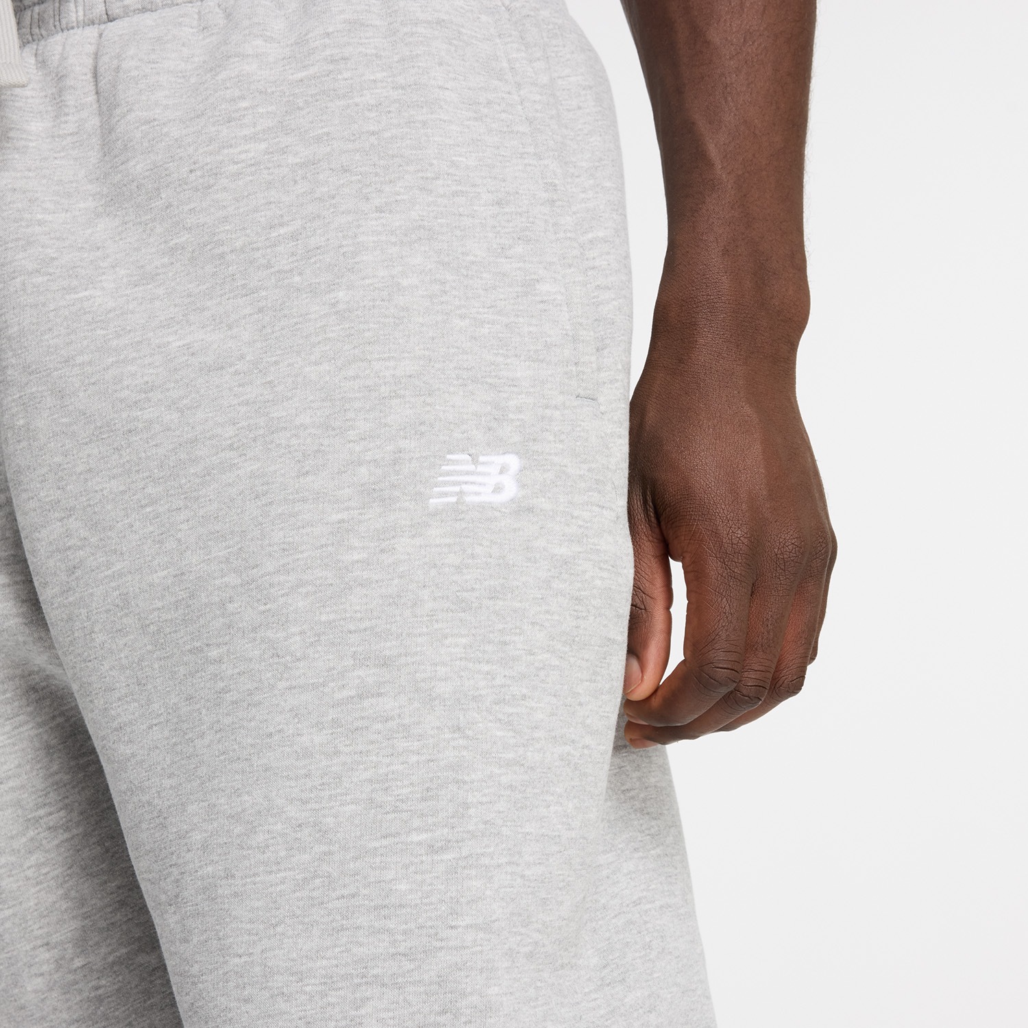 New Balance Jogginghose »SPORT ESSENTIALS FLEECE JOGGER«  mit Eingrifftaschen, weicher Stoff, lockere Passform