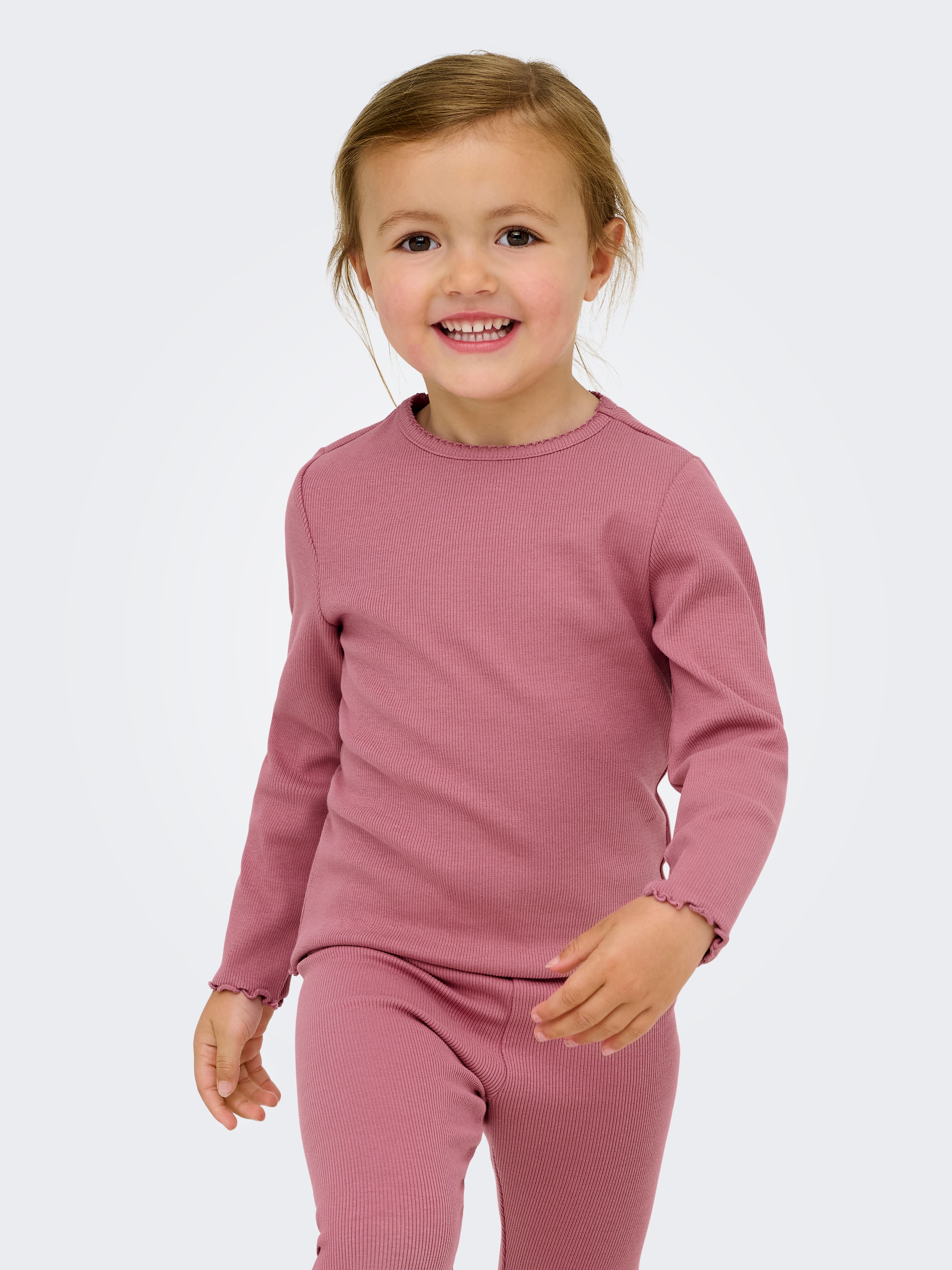 Image of KIDS ONLY Langarmshirt "KMGTRINNY SLD LS ONECK TOP JRS NOOS" aus Baumwollmischung, figurbetonte Passform, mit Jersey und Rippware