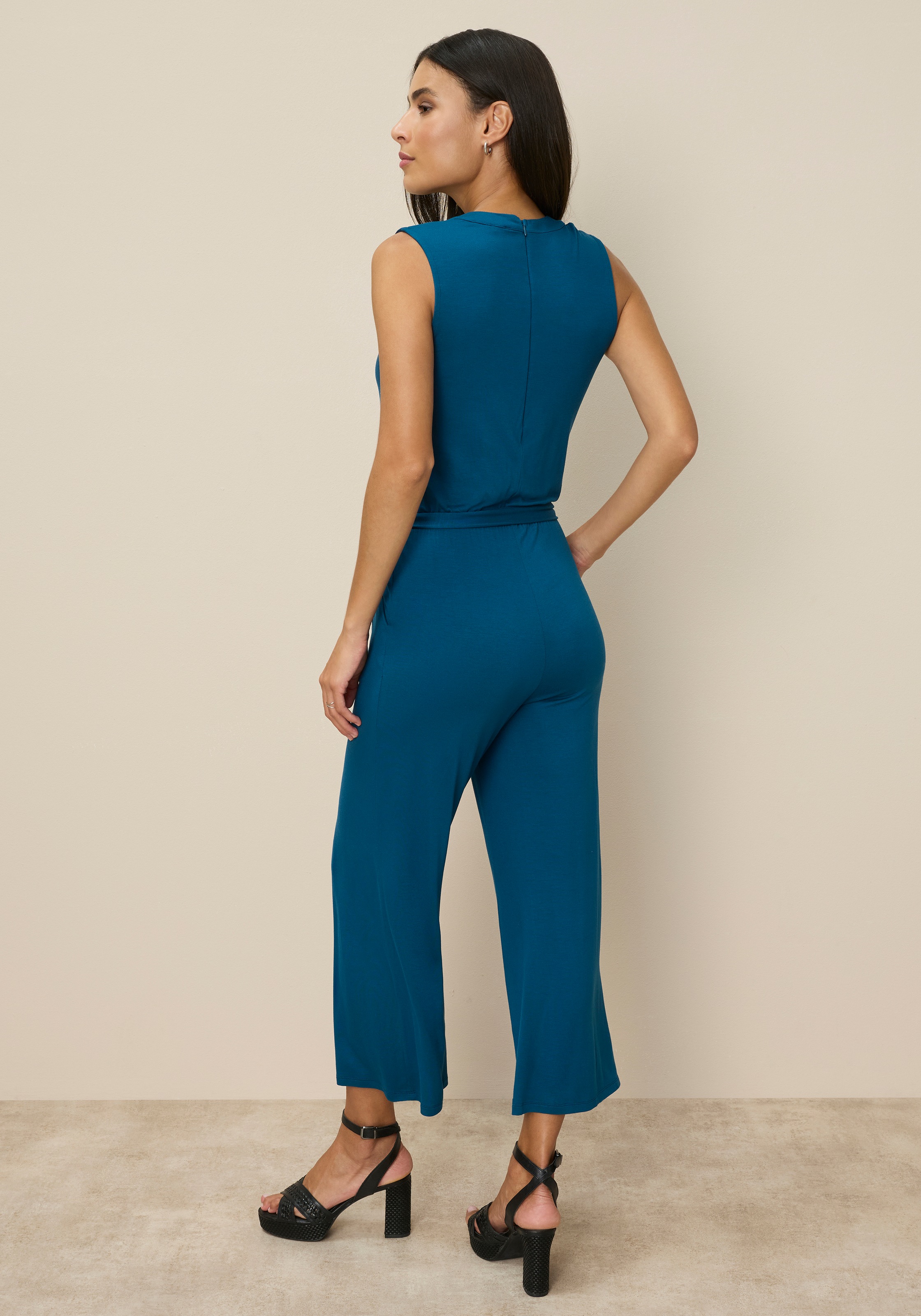 Tamaris Combinaison mit tailliertem Bindeband und Stehkragen