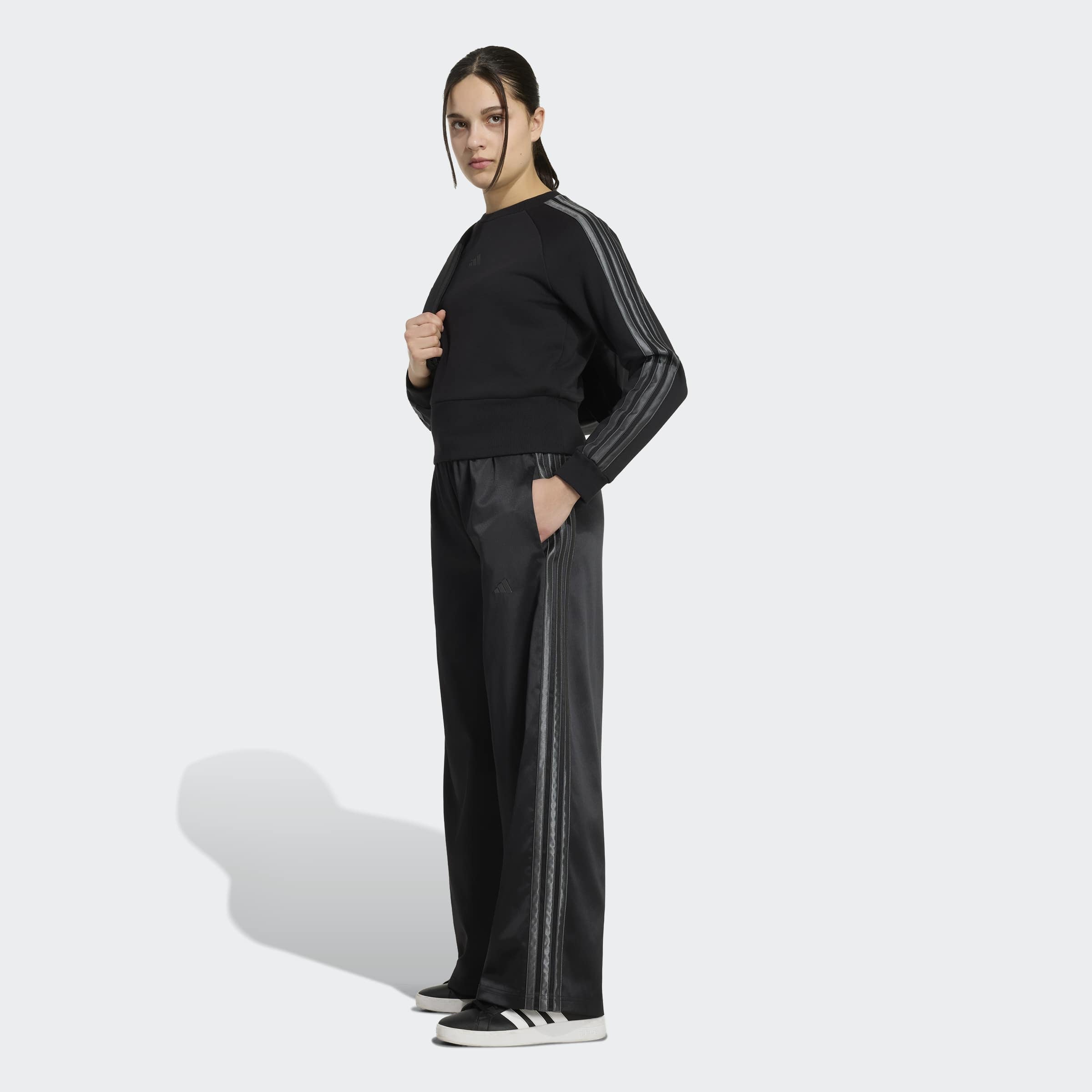 adidas Sportswear Sporthose »JG SATIN PANT«  für Kinder, ohne Verschluss, aus Polyester, mit normal-weiter Passform