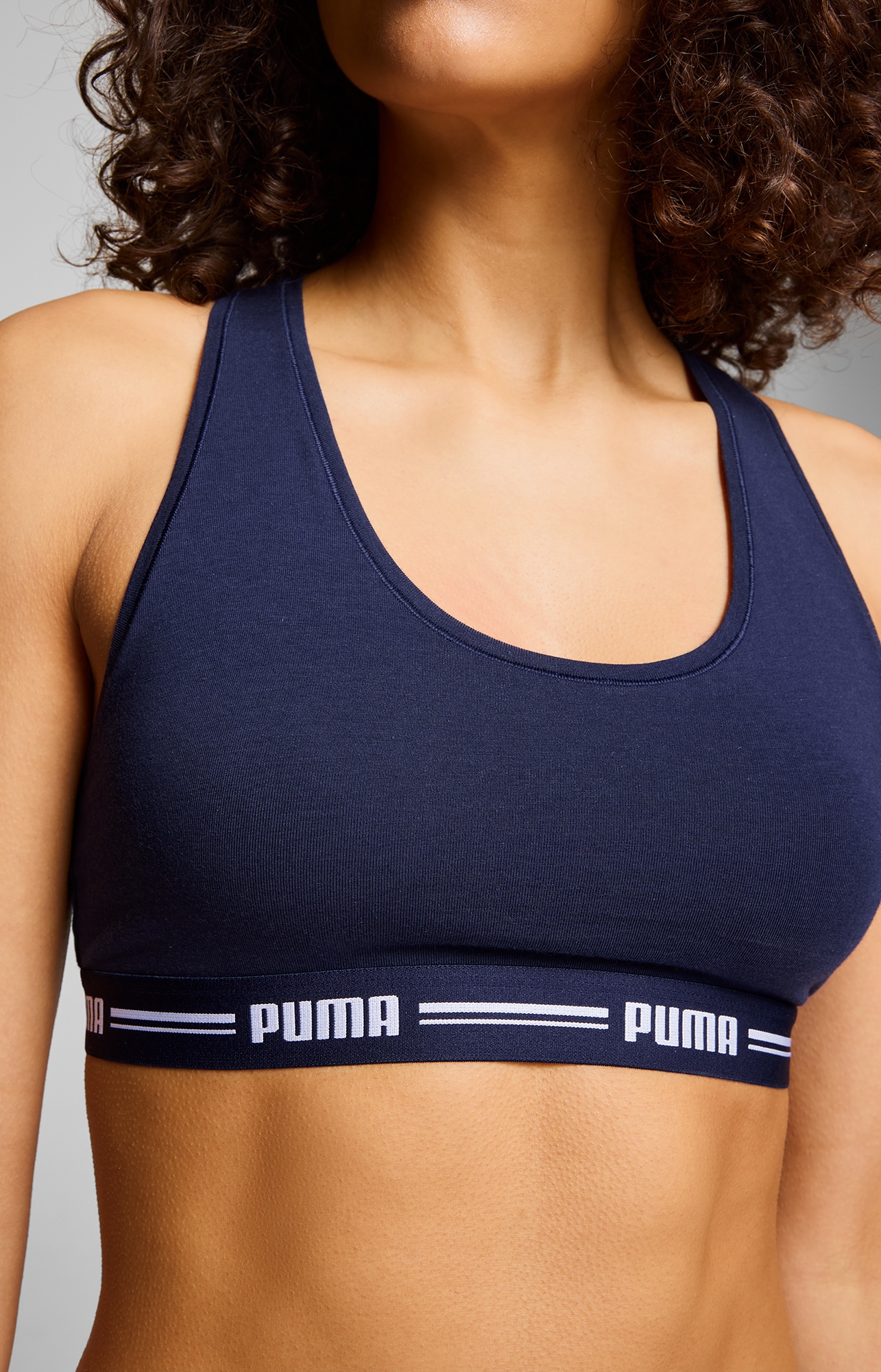 PUMA Sport-Bustier »PUMA WOMEN RACER BACK TOP 1P HANG«, Racerback-Rücken, Logo-Unterbrustband, ohne Bügel, elastisch
