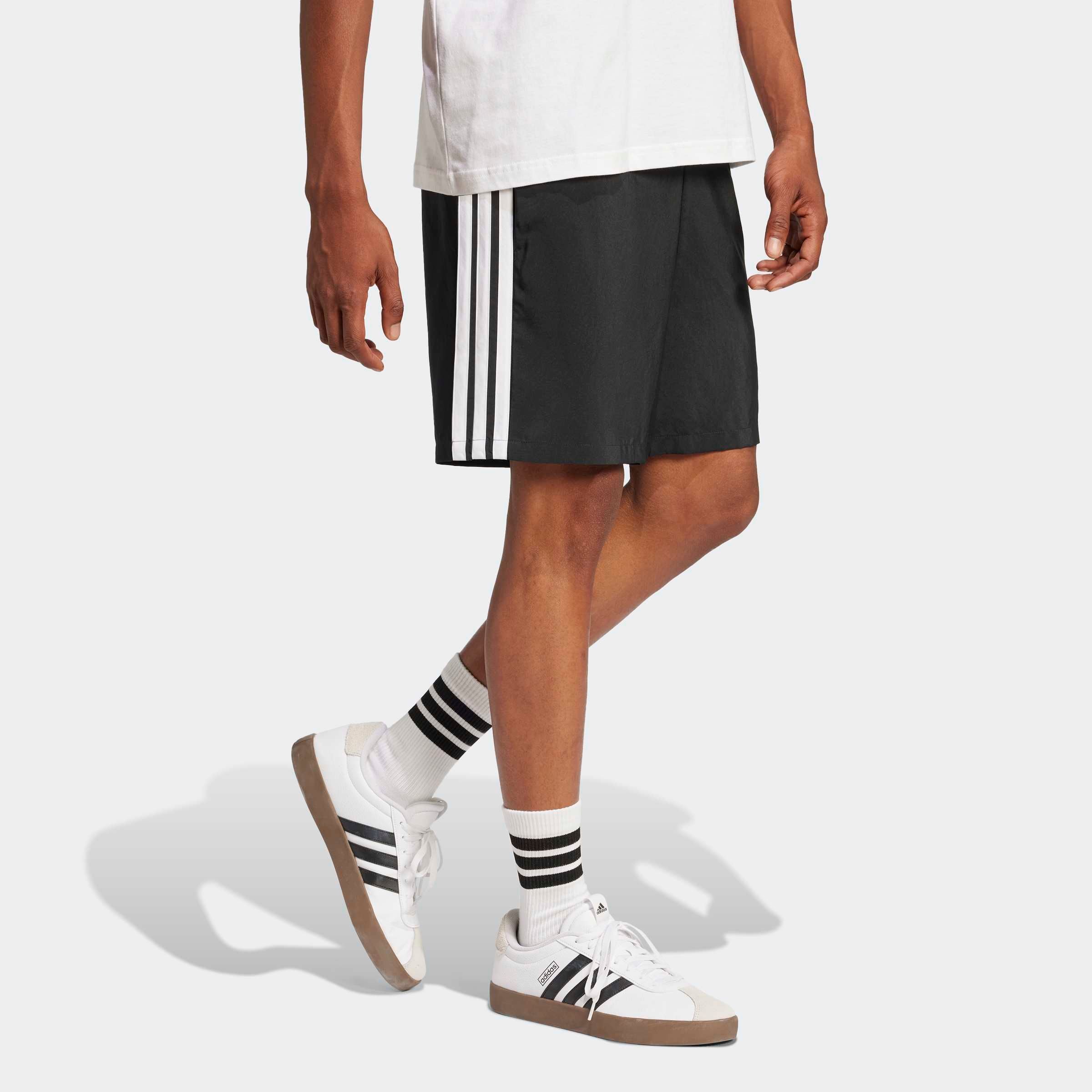 adidas Sportswear Short »ESSENTIALS 3-STREIFEN CHELSEA«  mit 3-Streifen an den Seiten, für Laufen und Sportmode