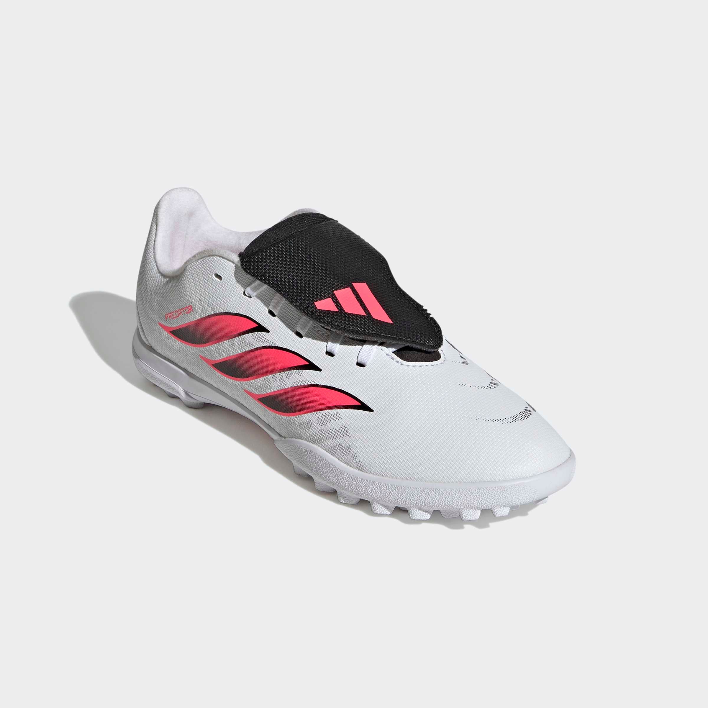 Image of adidas Performance Fussballschuh "PREDATOR CLUB KIDS, HYBRIDRASEN, UMSCHLAGBARE ZUNGE"