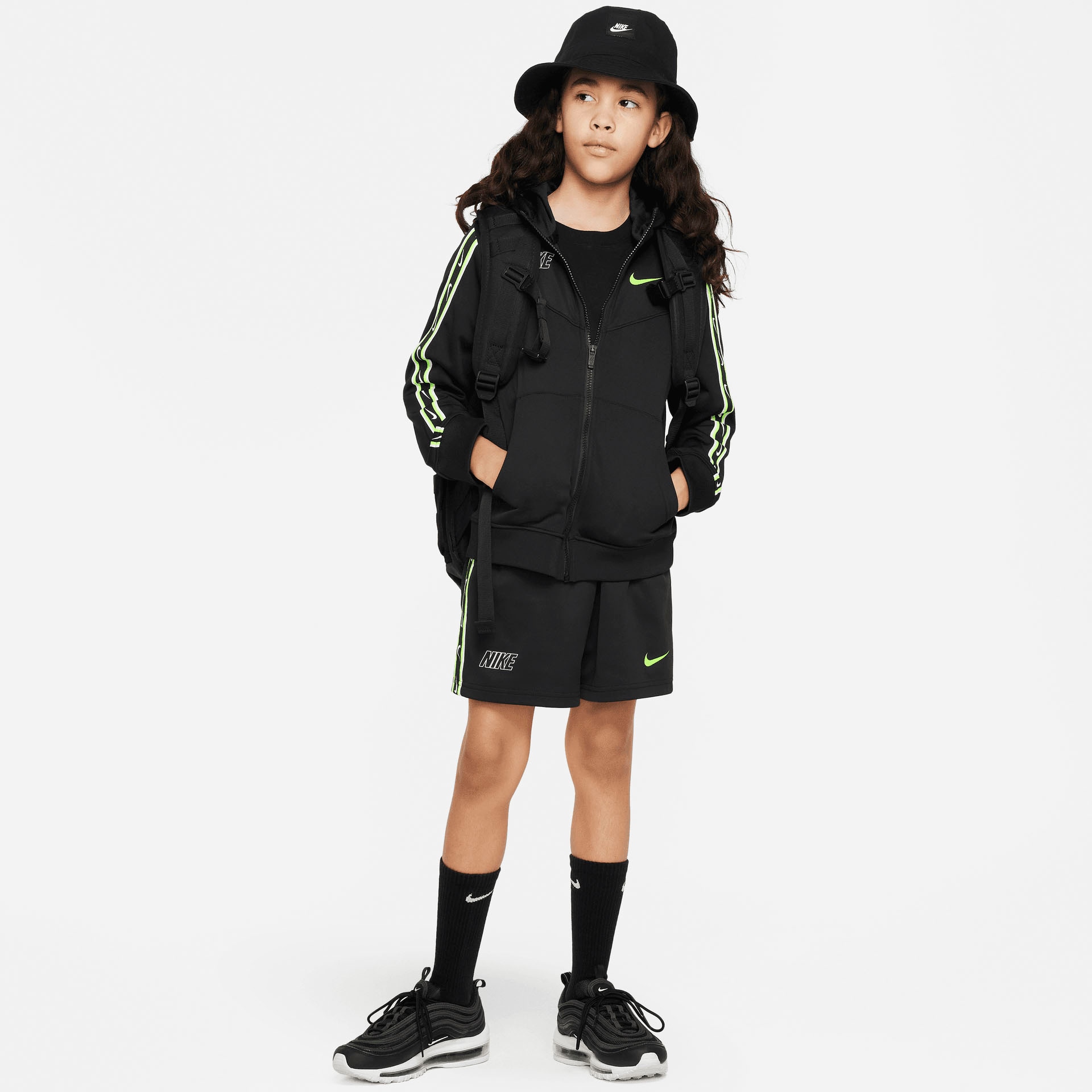Entdecke Nike Sportswear Kapuzensweatjacke »B auf HOODIE« NSW PK FZ SW REPEAT