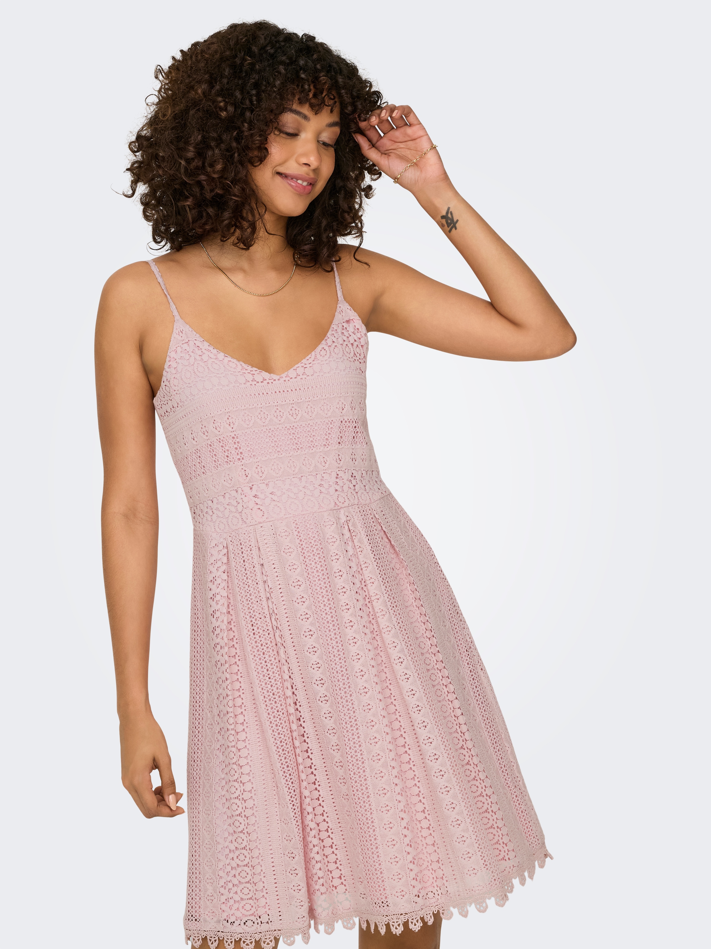 ONLY Robe à bretelles »ONLHELENA – Trägerkleid aus Baumwolle für den Sommer« coton, coupe régulière, col en V