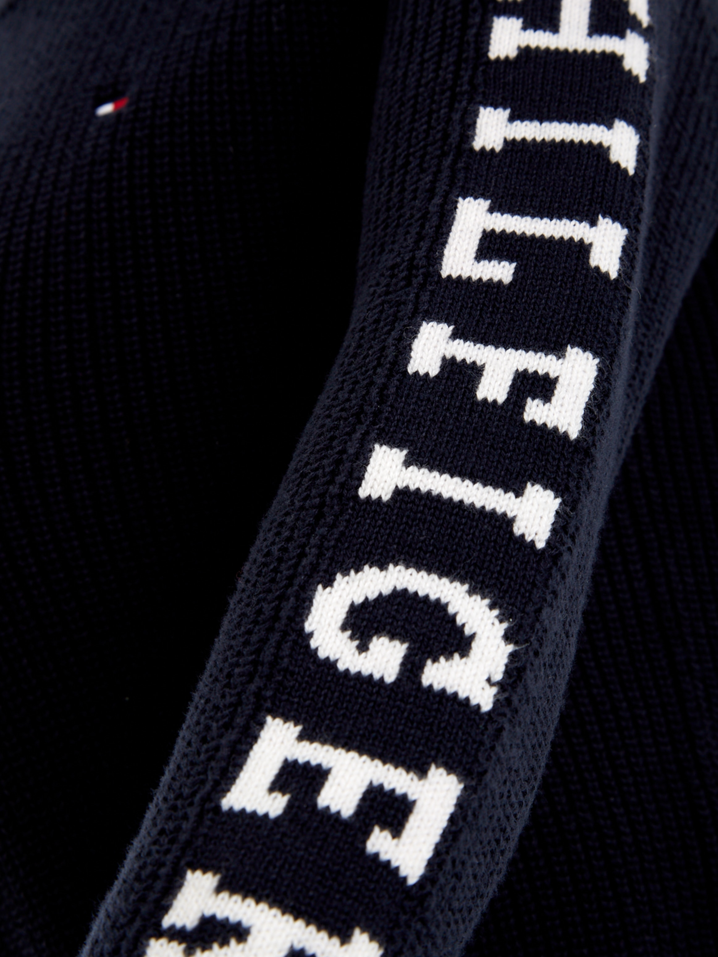 Tommy Hilfiger Strickpullover »MONOTYPE SWEATER«, mit modischen Label-Applikationen