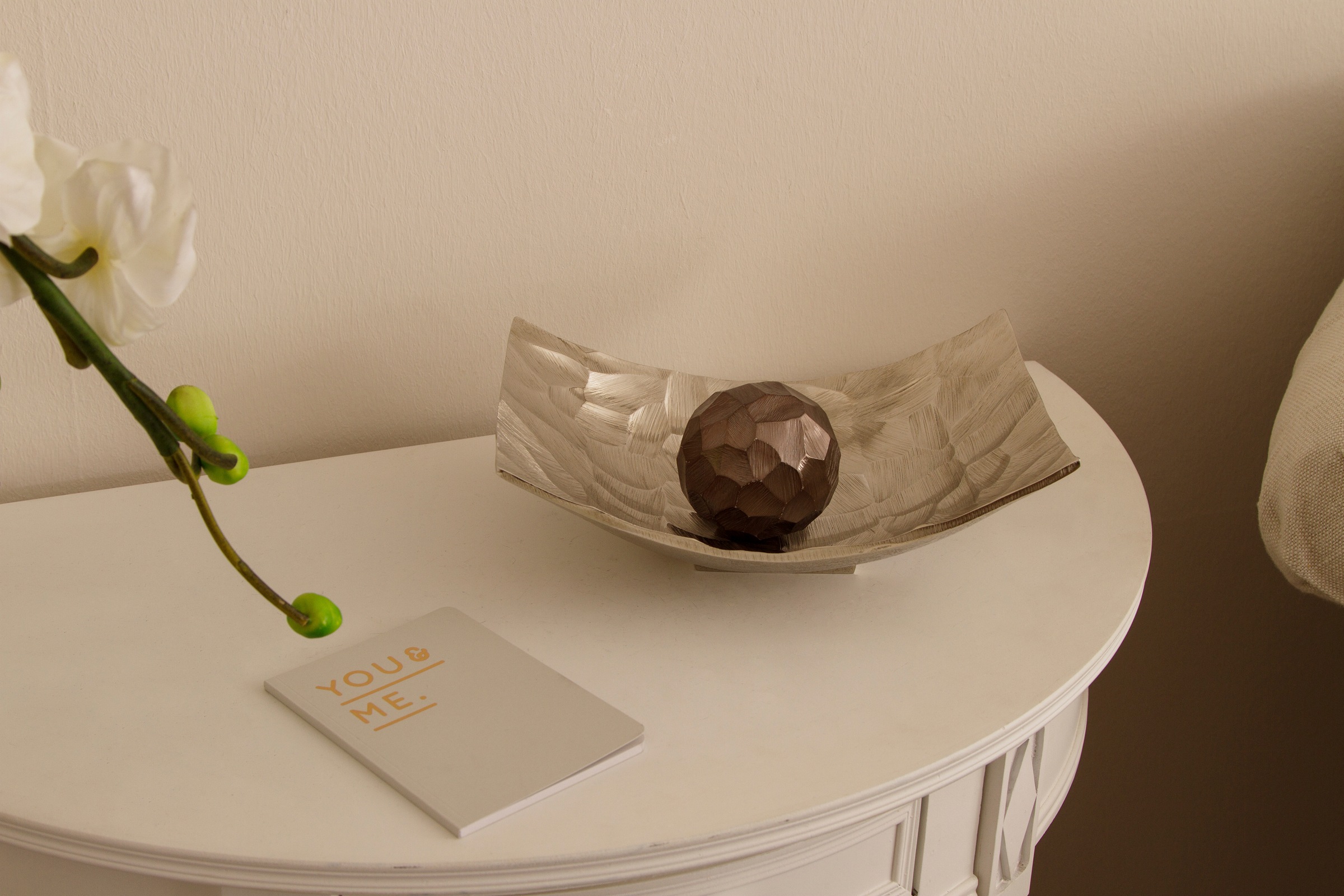 Image of Myflair Möbel & Accessoires Dekoschale »Jasmin, silberfarben«, Schale, aus Metall, eckig, Hammerschlag Optik, modernes Design, Wohnzimmer bei Ackermann Versand Schweiz