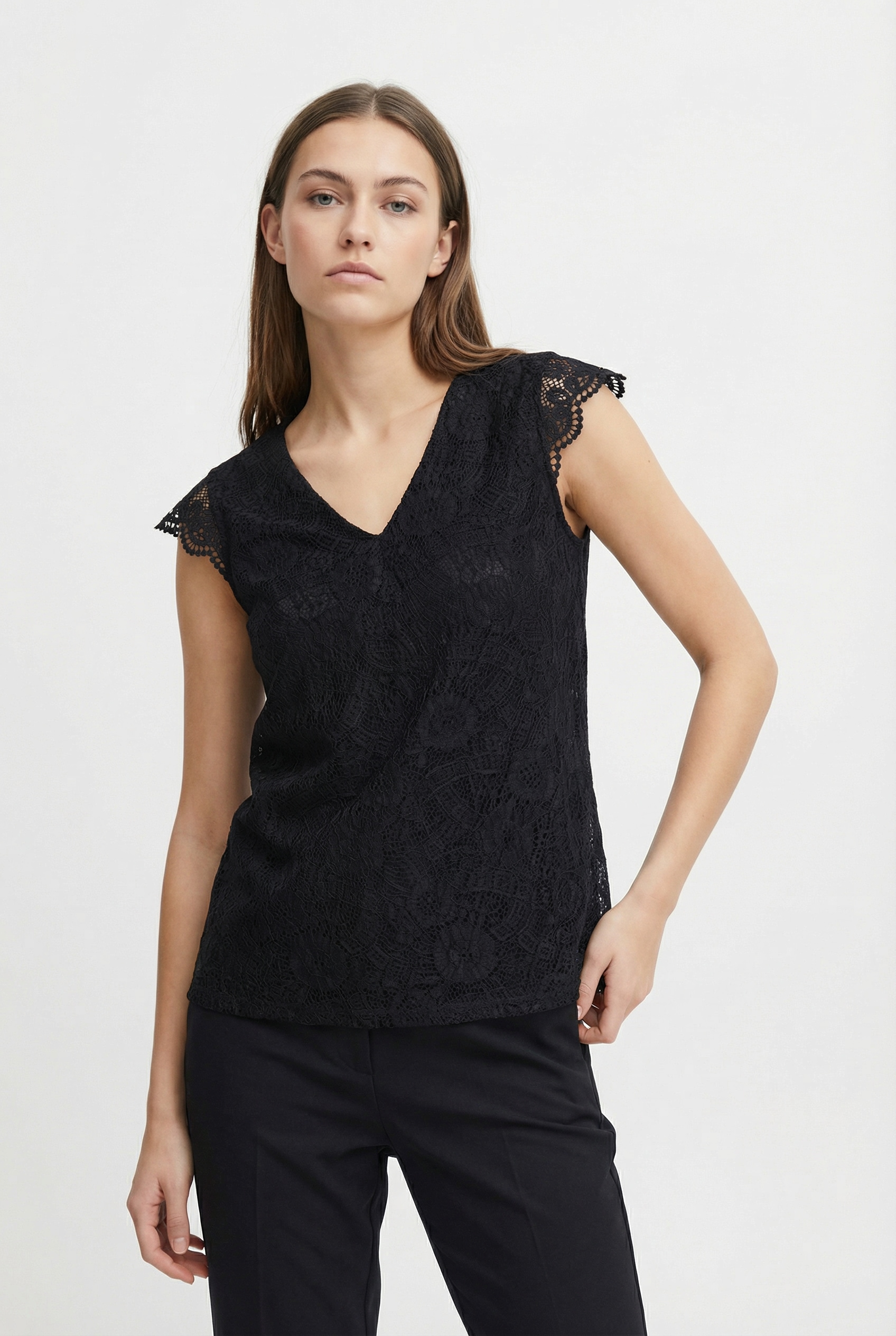 Image of pieces Spitzentop "PCOLLINE SL LACE V-NECK TOP WVN NOOS"