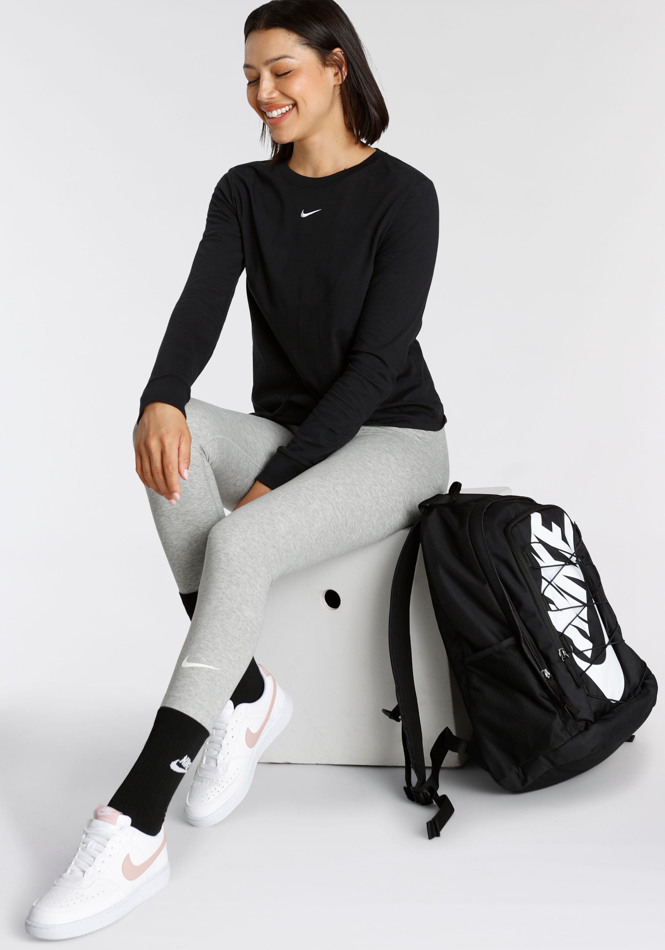 Nike Sportswear Langarmshirt »ESSENTIALS WOMEN'S T-SHIRT«