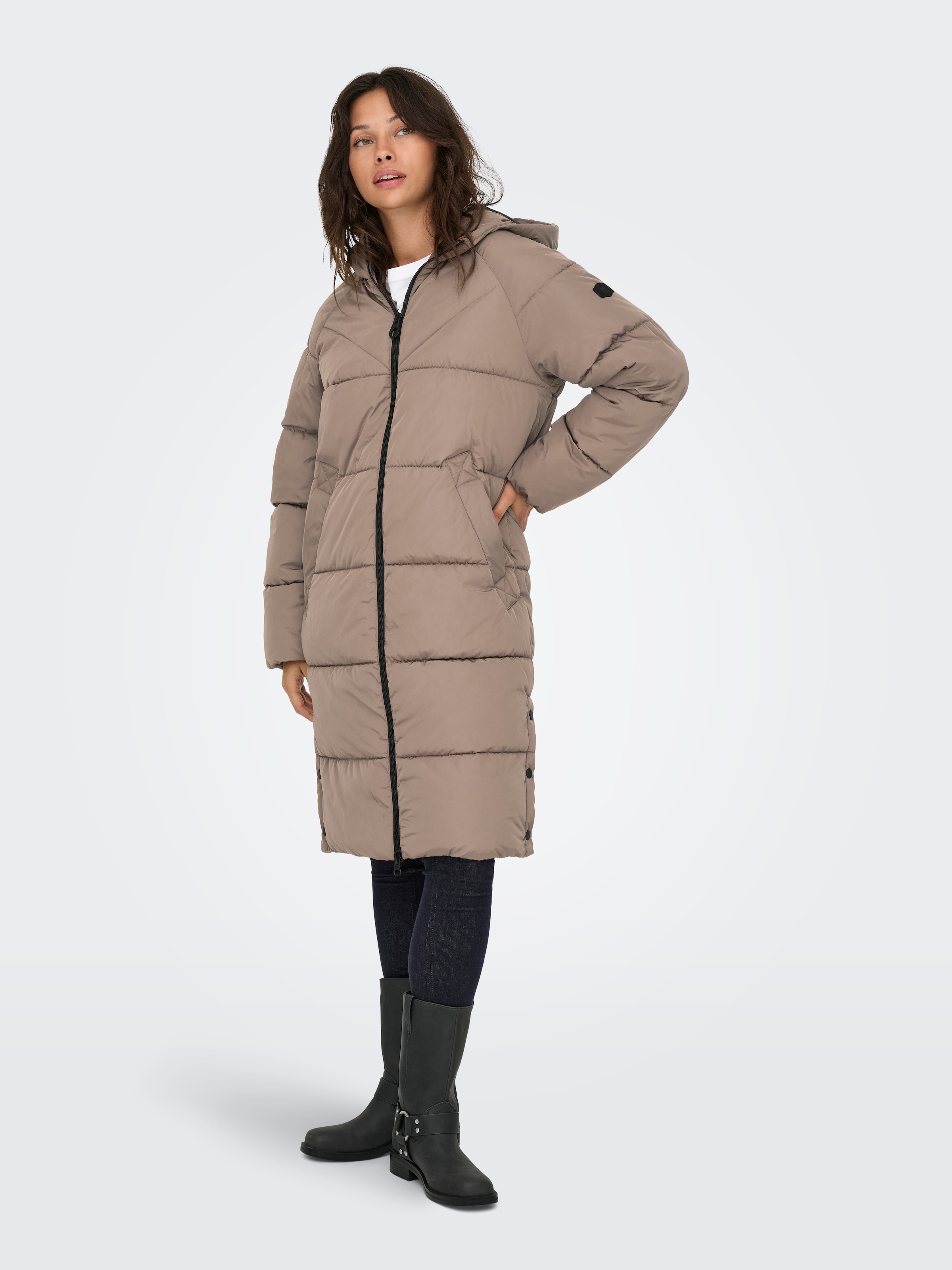 ONLY Manteau matelassé »ONLAMAND – Langer Puffercoat mit 2-Wege-Reissverschluss« lässig geschnitten, modisch, Steppware, Materialmix, hochschliessend