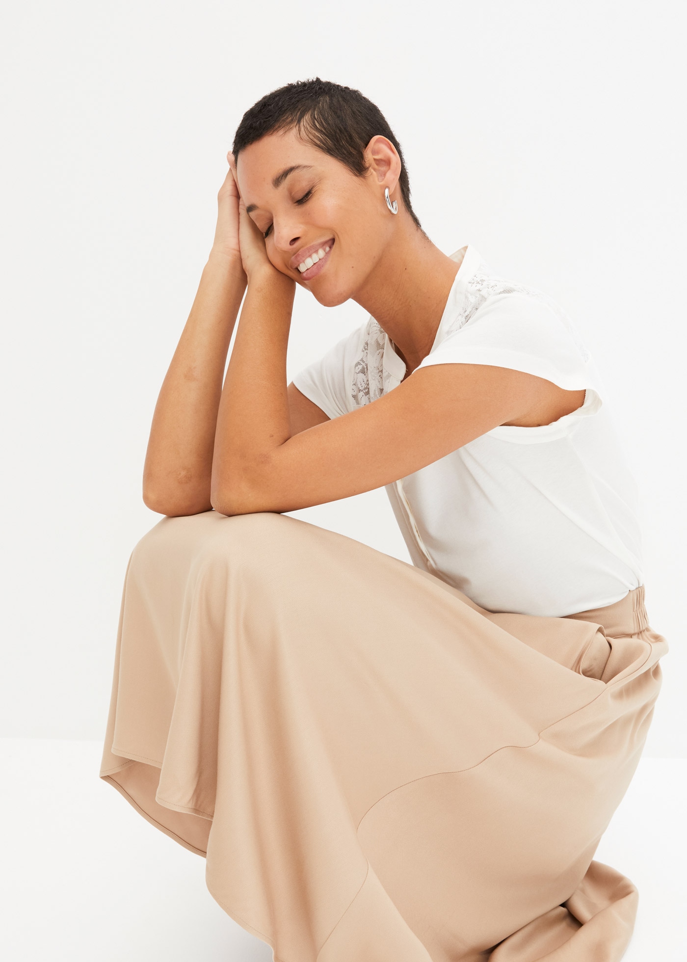 bonprix Henleyshirt »Henleyshirt aus Viskose-Mix« figurumschmeichelnde Passform, Kurzarm, aus Viskose-Mix mit Elasthan