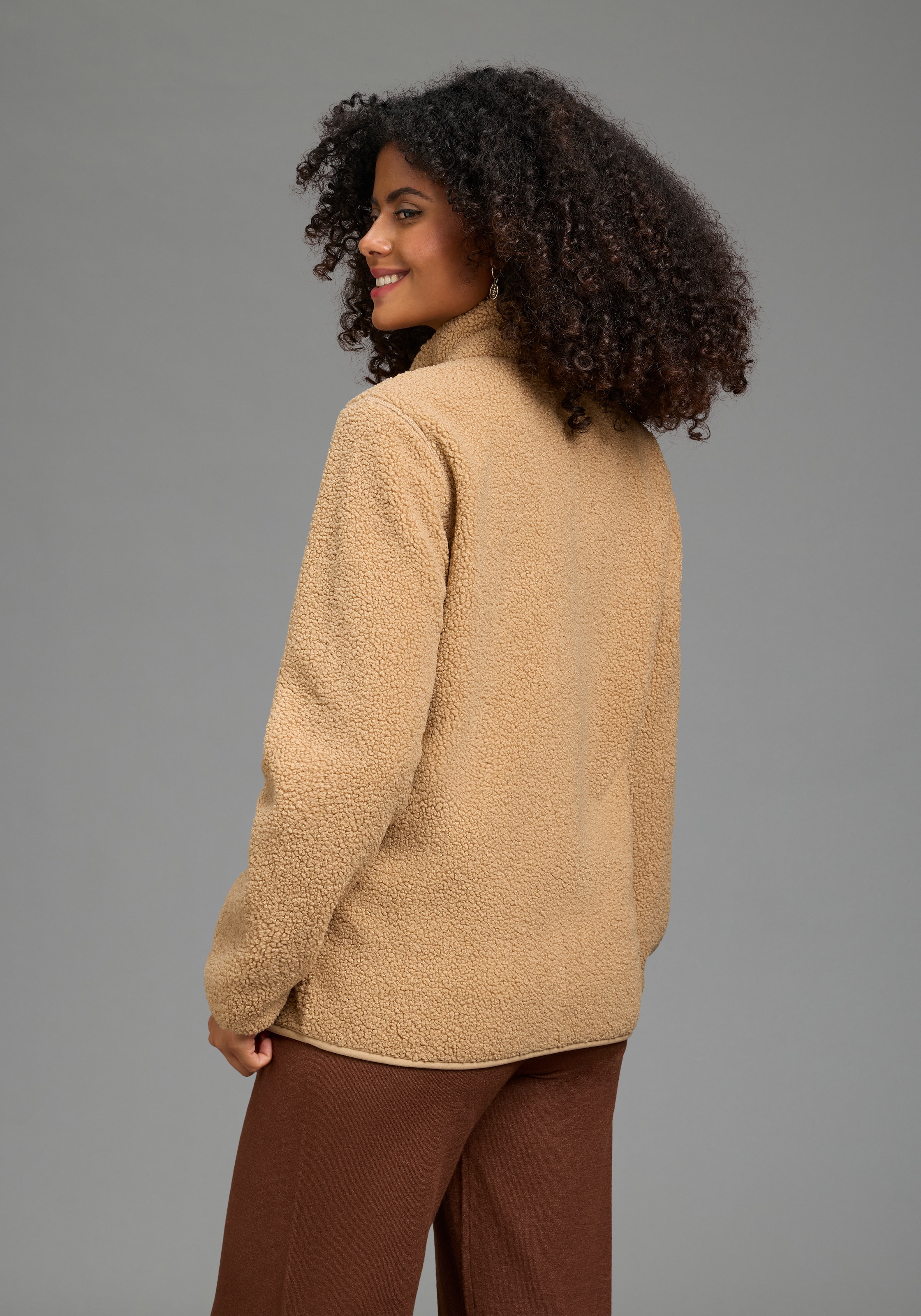 Neun Monate Sweat de maternité »2in1 Umstandsfleecejacke mit zippbaren Baby-Einsatz« avec col montant, en polaire douce, coupe confortable