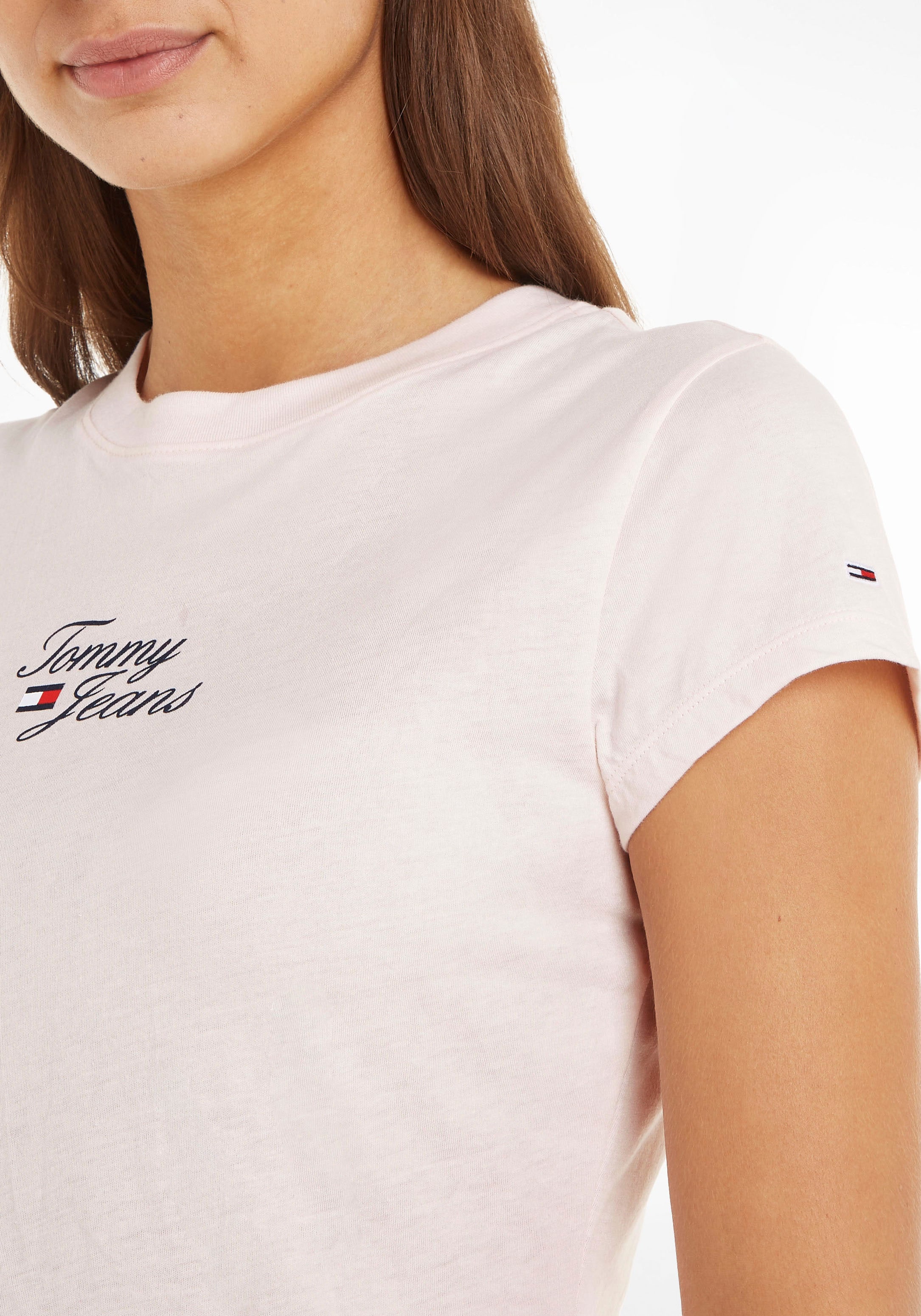 Tommy Jeans T-Shirt »TJW BBY ESSENTIAL LOGO 1 SS«, trendiges und stylisches Damen-T-Shirt mit Logodruck