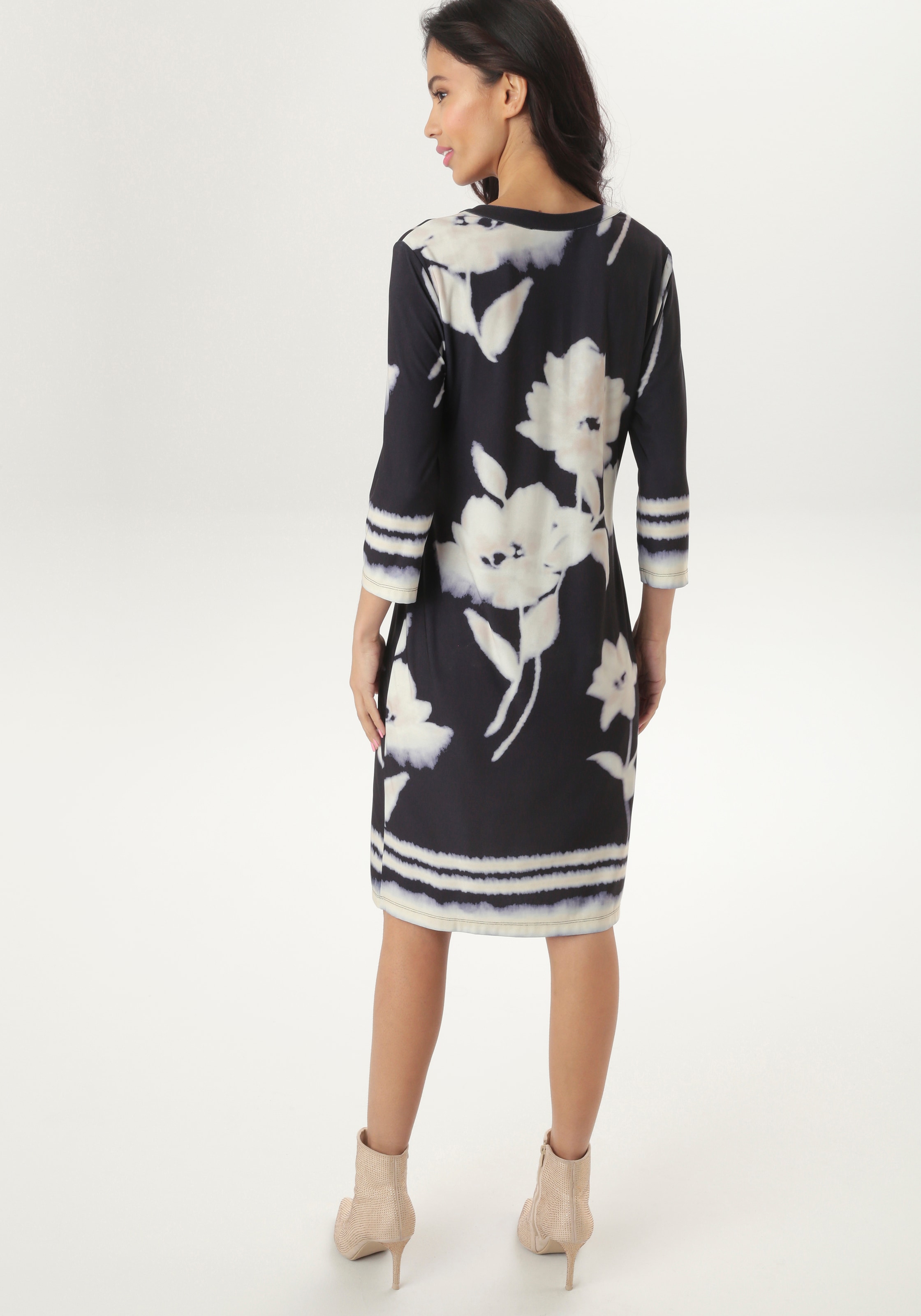 Aniston SELECTED Jerseykleid, mit grossflächigen Batik-Blumen und Blüten bedruckt - NEUE KOLLEKTION
