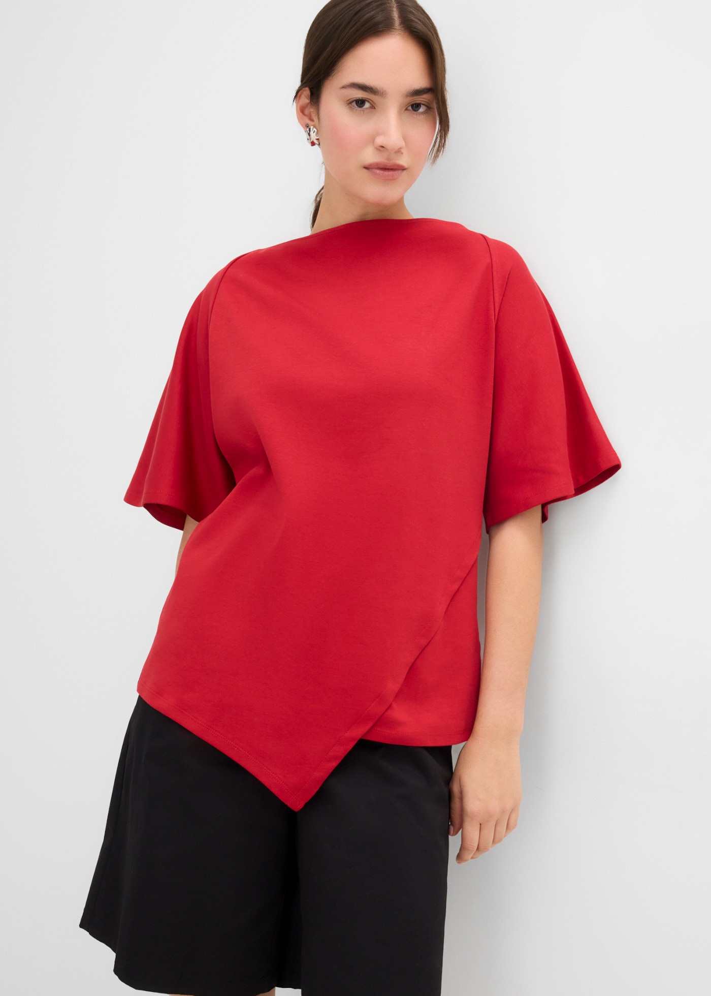 bonprix T-Shirt mit Wasserfallausschnitt, asymmetrischer Saum, Kurzarm-Design