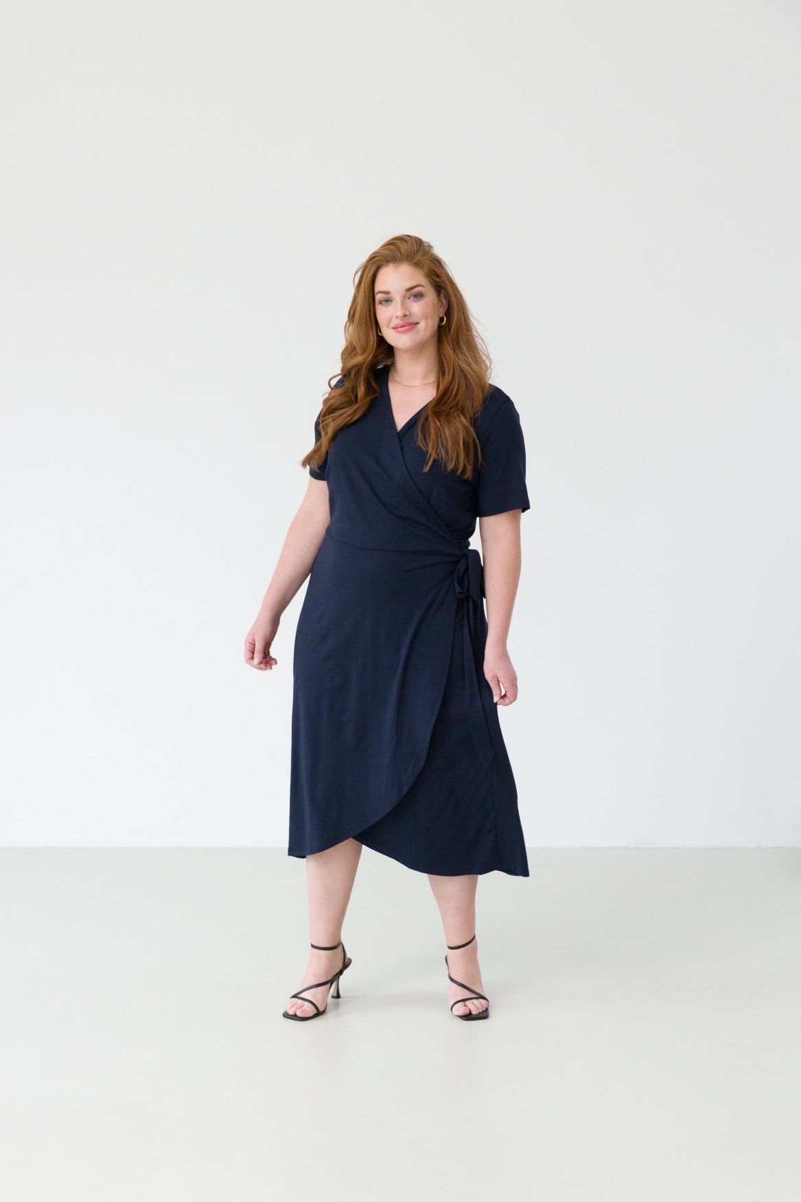 Base Level Curvy Wickelkleid »Abbie«, Weich fliessende Viskose-Mischqualität
