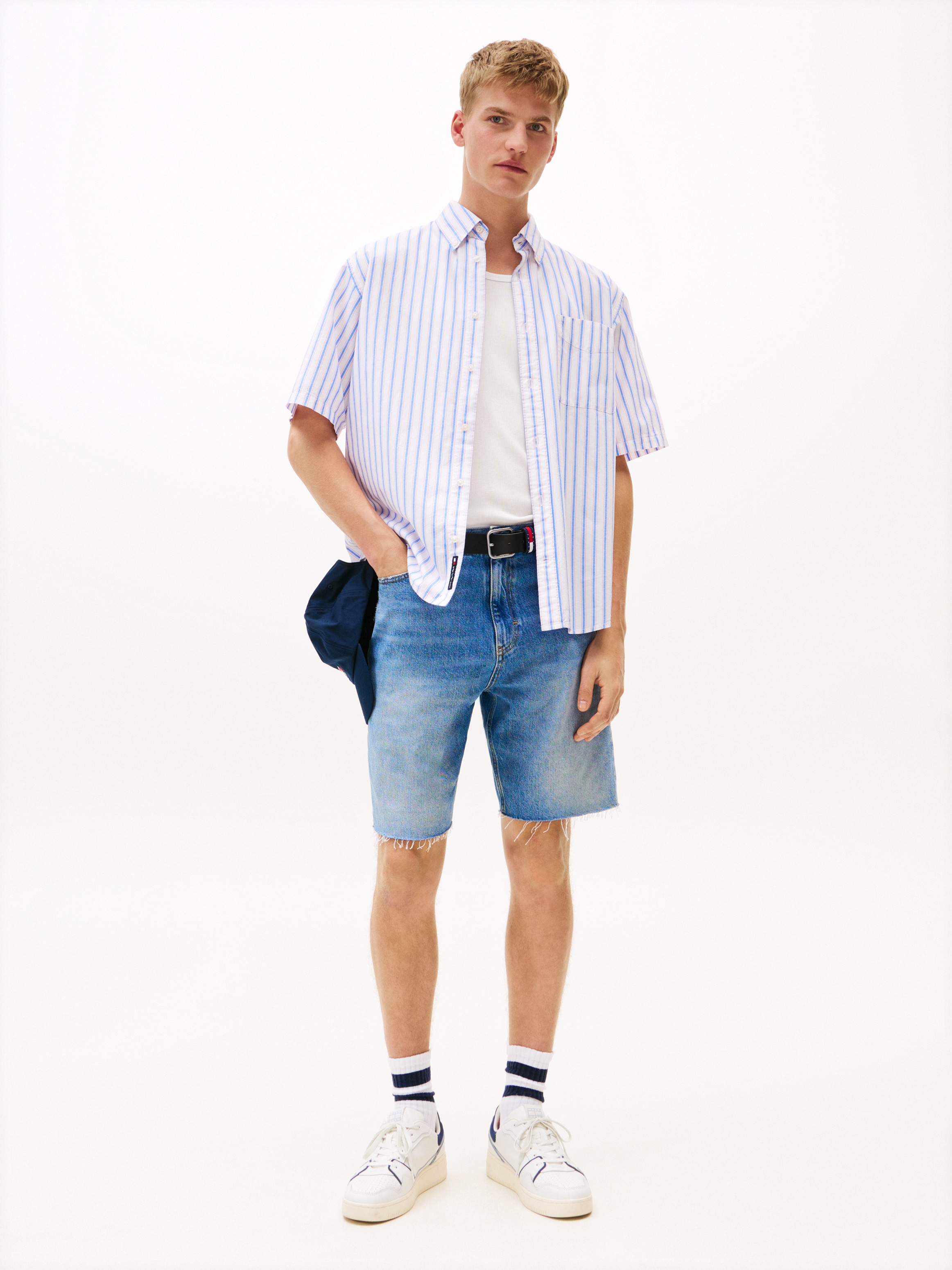 Tommy Jeans Kurzarmhemd »TJM POPLIN RLX SS SHIRT EXT«, Mit Rundhalsausschnitt