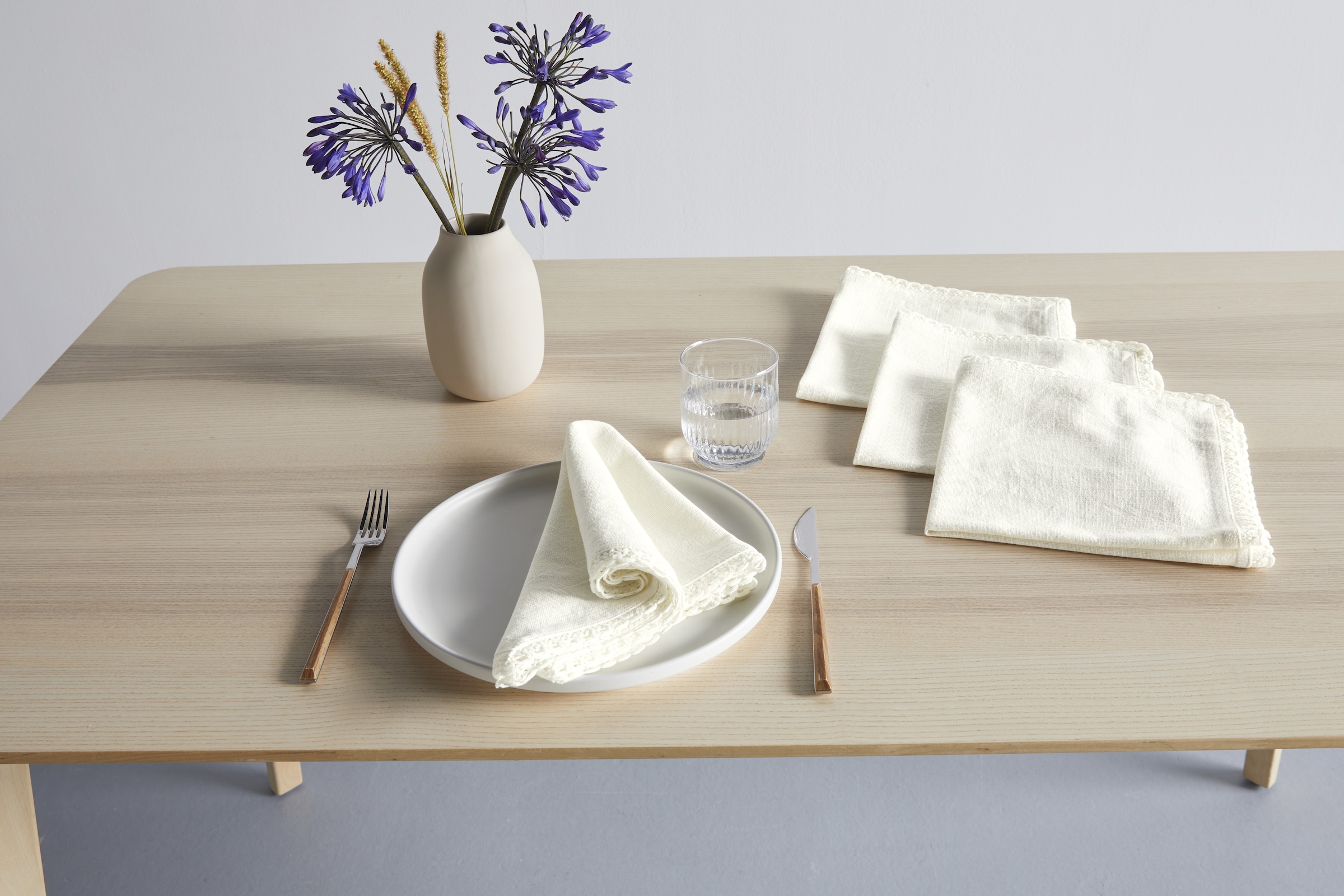 GOODproduct Stoffserviette »Elyna« uni, mit schöner Spitze, weiche Haptik, 45x45 cm, Leinenoptik