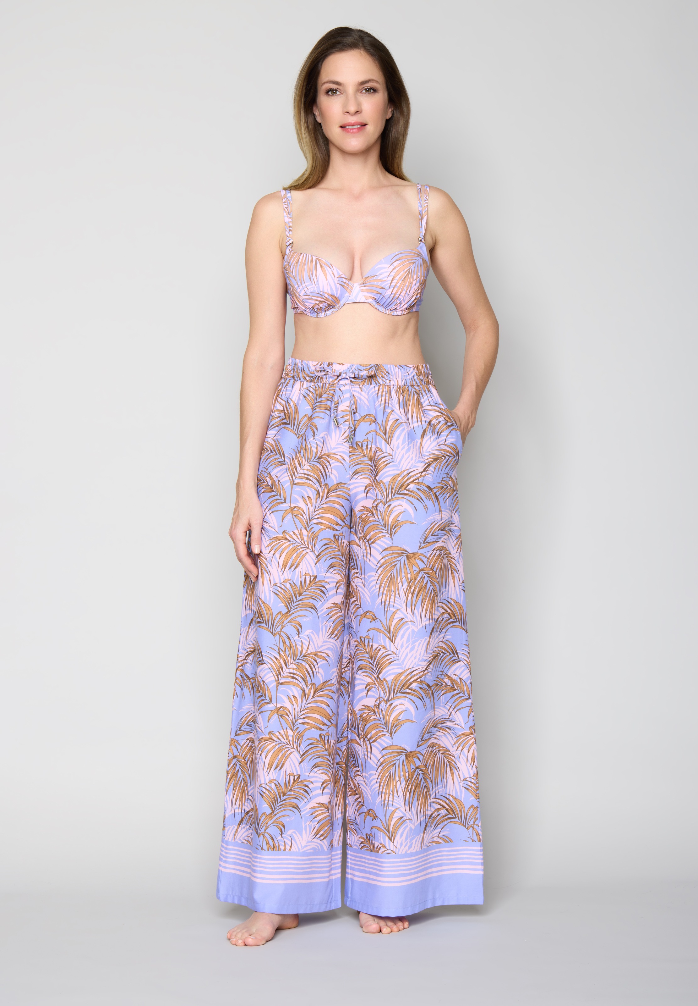 Image of JOOP Strandhose "Palmeras Beach" Palmenprint und feine Streifendetails, seitliche Taschen