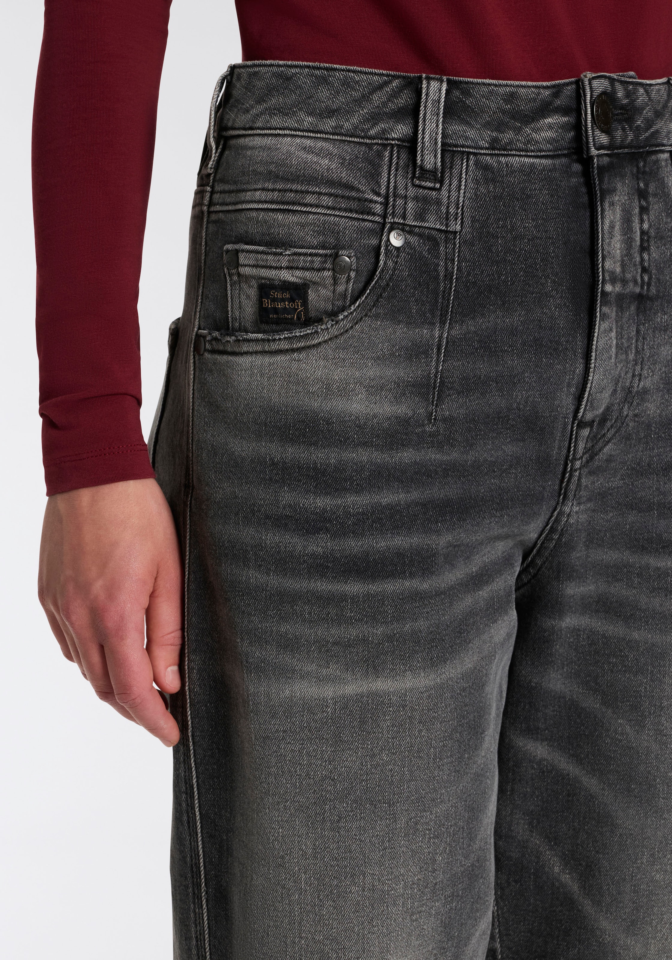 Herrlicher 5-Pocket-Jeans »Brooke Denim Black«, im Loose Fit, mit Abnähern