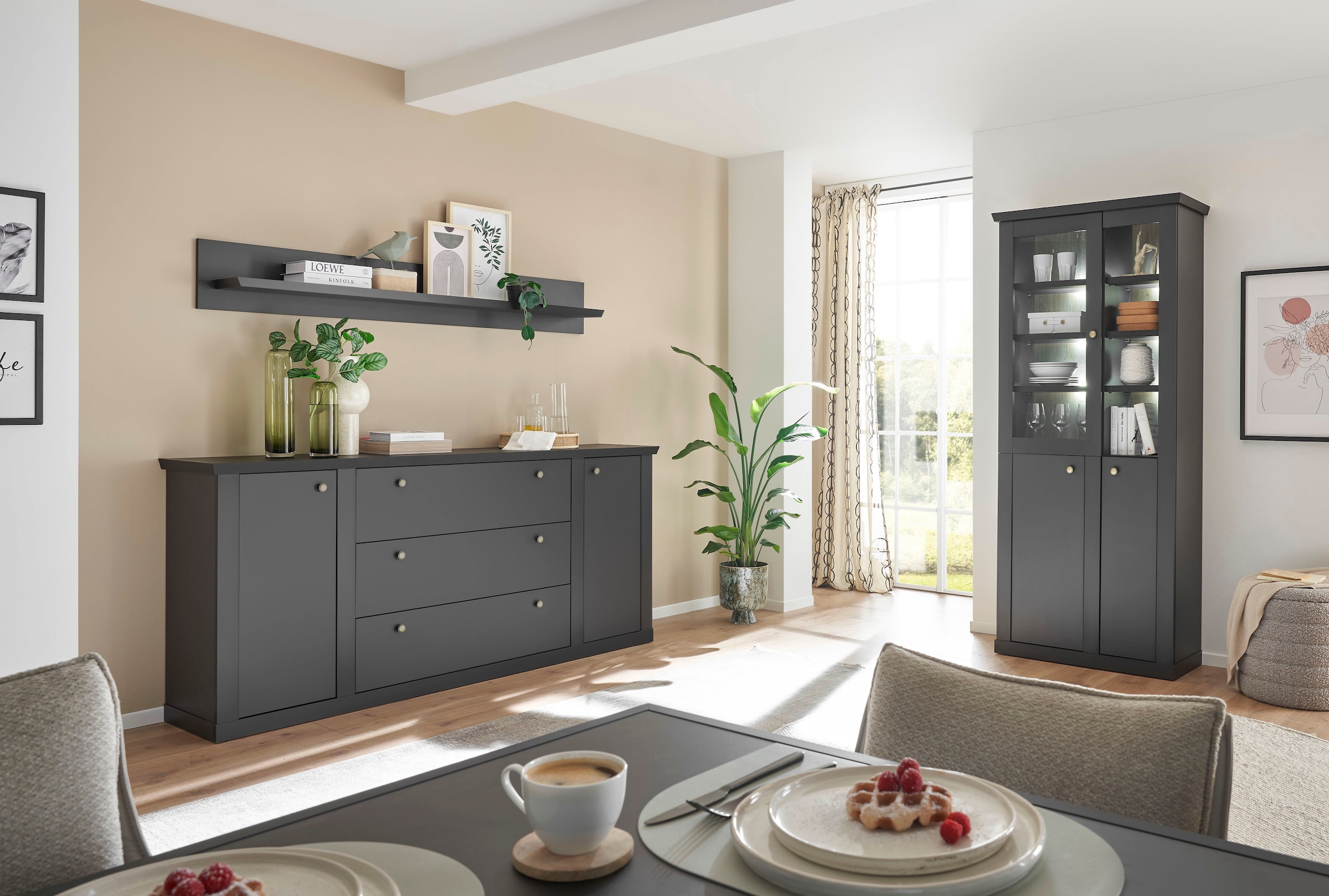 Home affaire Vitrine »Lincoln, Hochschrank im Landhausstil, moderne Glasvitrine« edles Design, messingfarbene Knopfgriffe, vielseitig einsetzbar