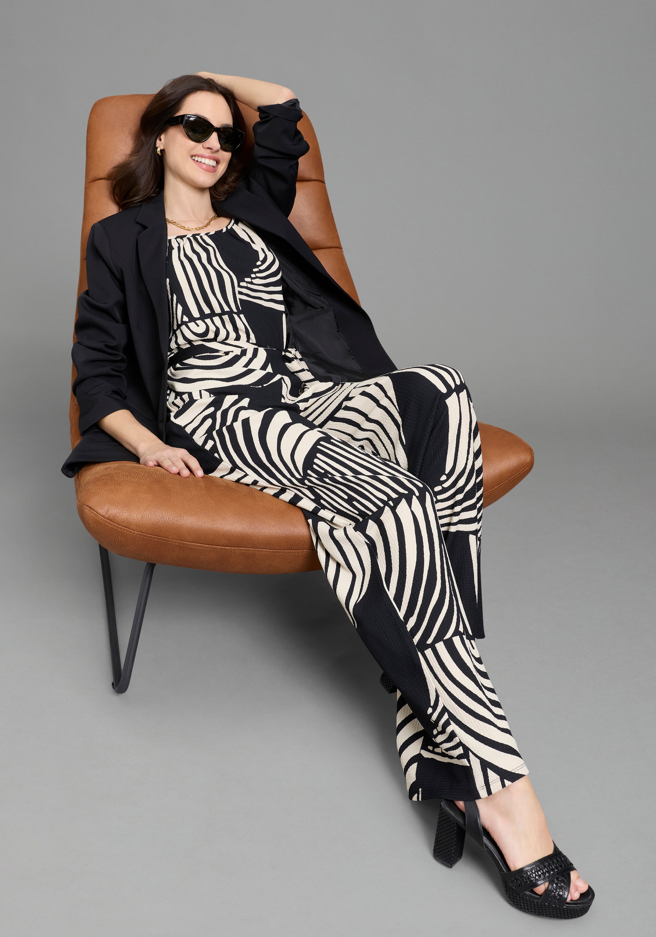 Laura Scott Jumpsuit moderner Look, ohne Ärmel, aus Polyester und Elasthan, in Grösse 34