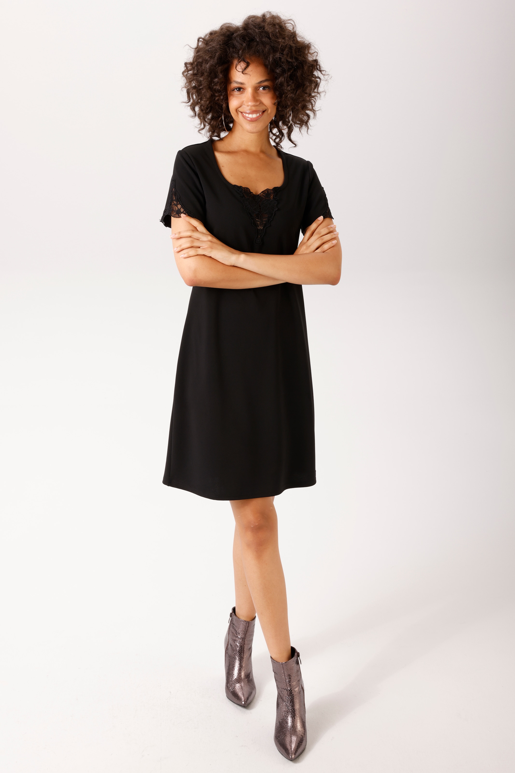 Image of Aniston CASUAL Minikleid mit raffinierten Spitzeneinsätzen - NEUE KOLLEKTION