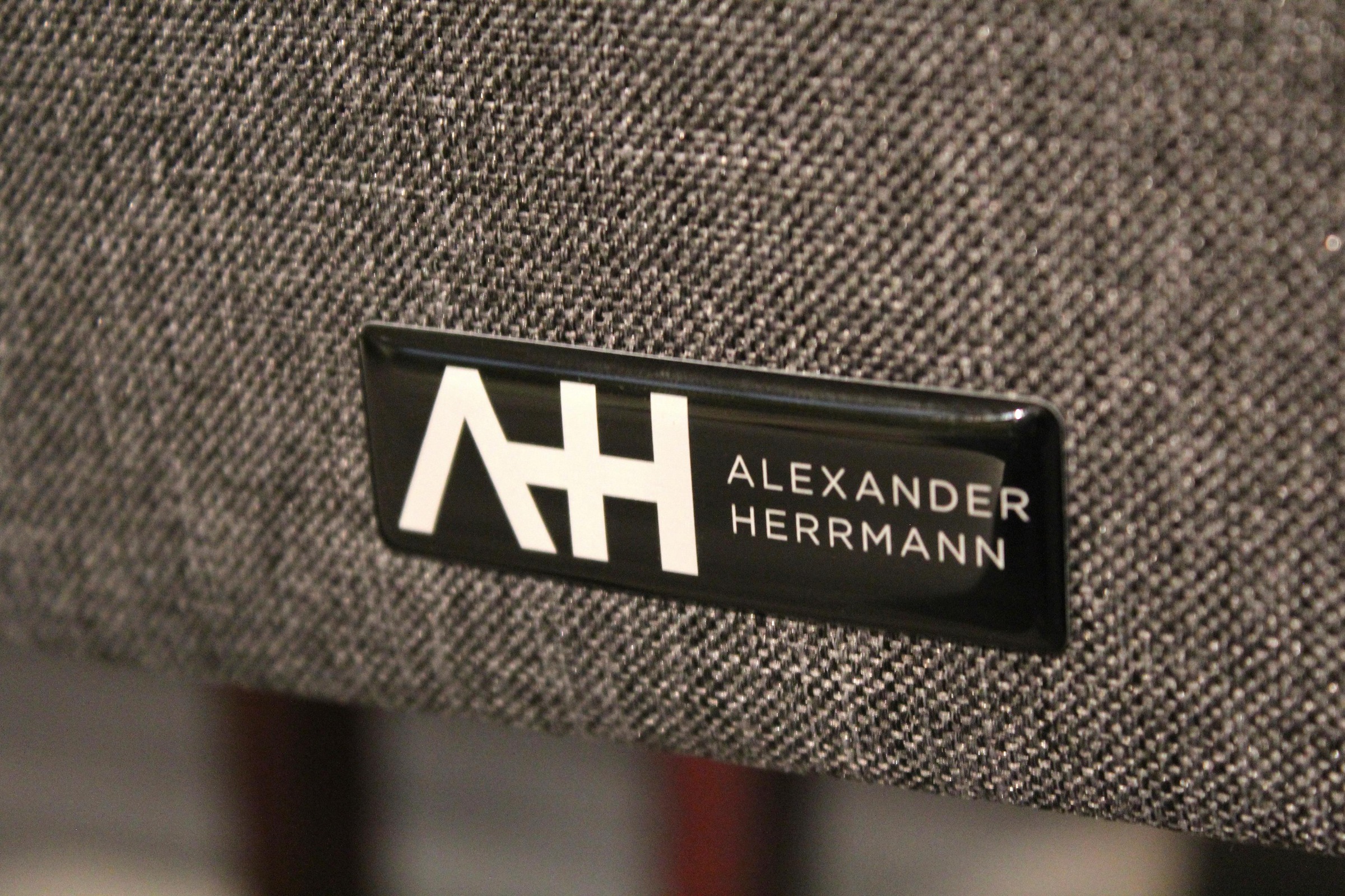 Max Winzer® Polsterstuhl »GOURMET, bequemer Ohrenstuhl, Esszimmerstuhl in tollen Farben«, von Sternekoch Alexander Herrmann, mit dekorativen Zierknöpfen